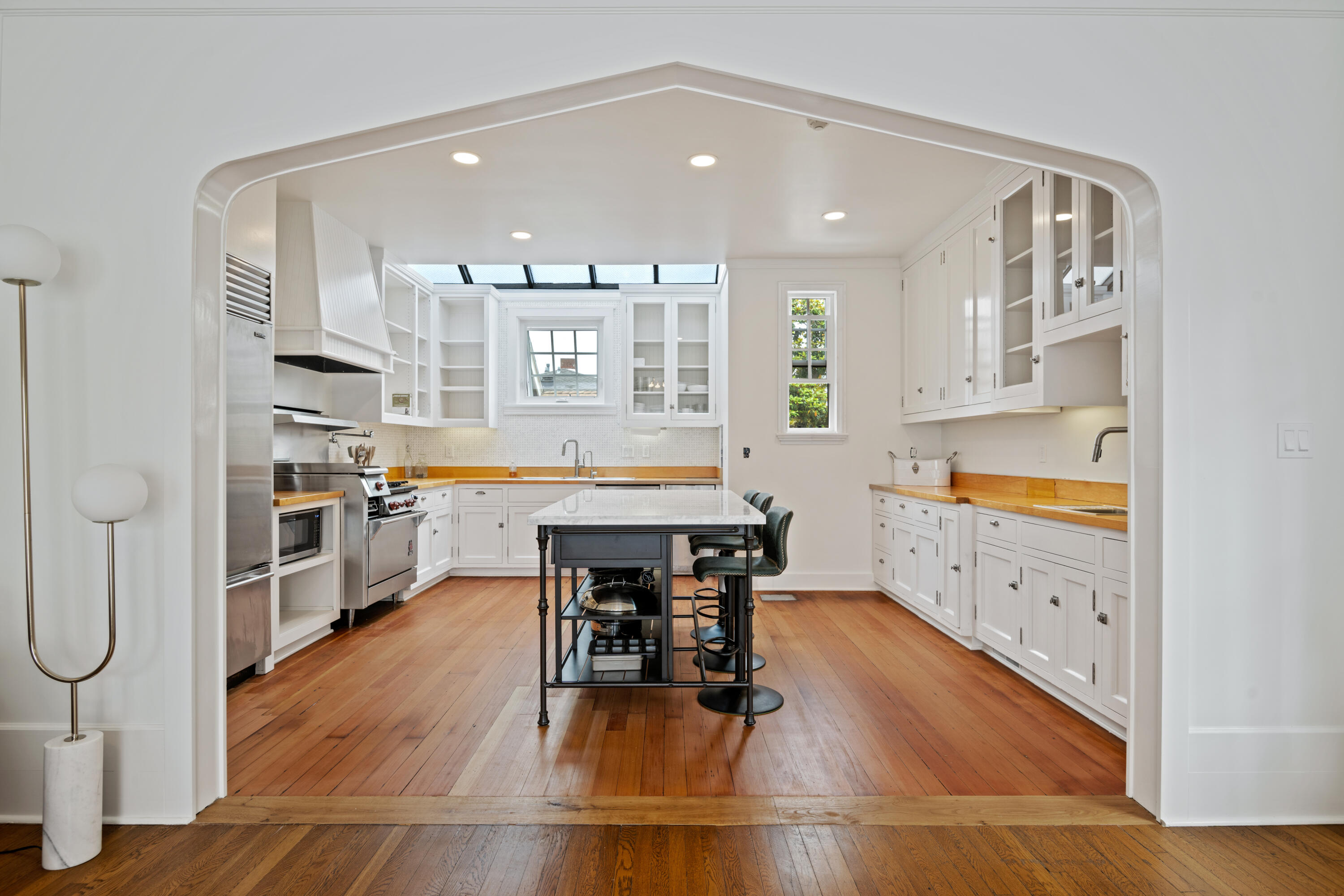 Santa Barbara, California 93101, United States, 5 Bedrooms Bedrooms, ,5 BathroomsBathrooms,Residential,Active,184544