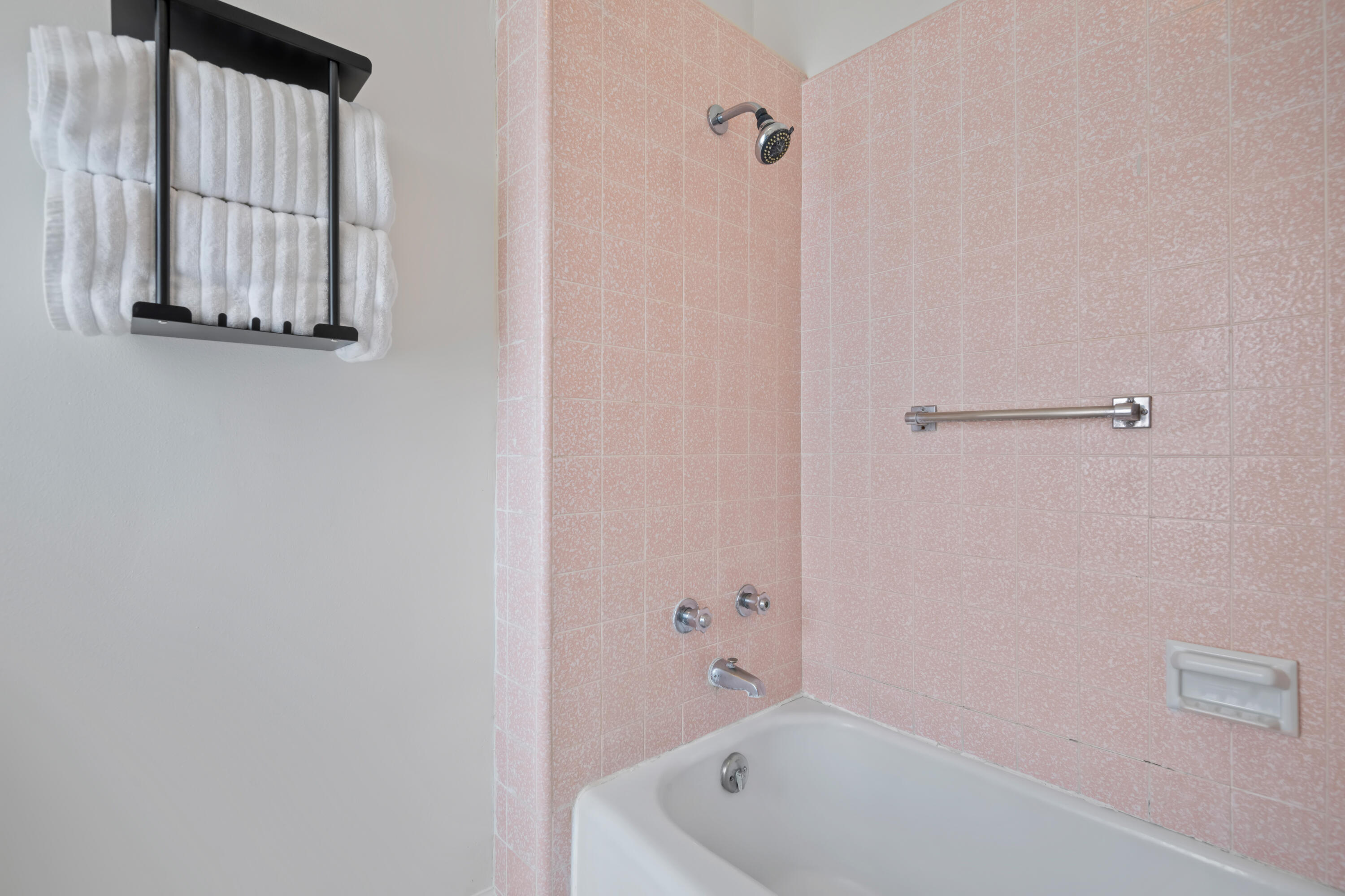 Santa Barbara, California 93101, United States, 5 Bedrooms Bedrooms, ,5 BathroomsBathrooms,Residential,Active,184544