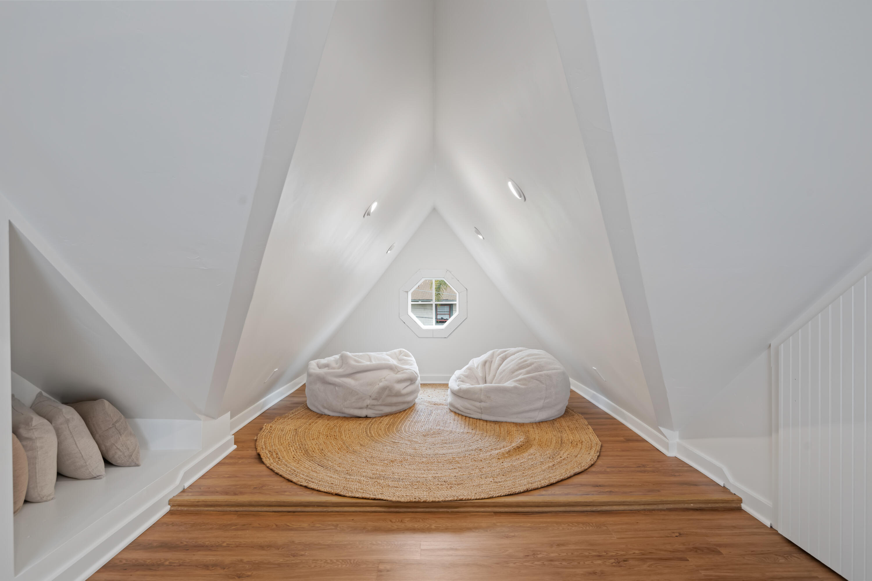 Santa Barbara, California 93101, United States, 5 Bedrooms Bedrooms, ,5 BathroomsBathrooms,Residential,Active,184544