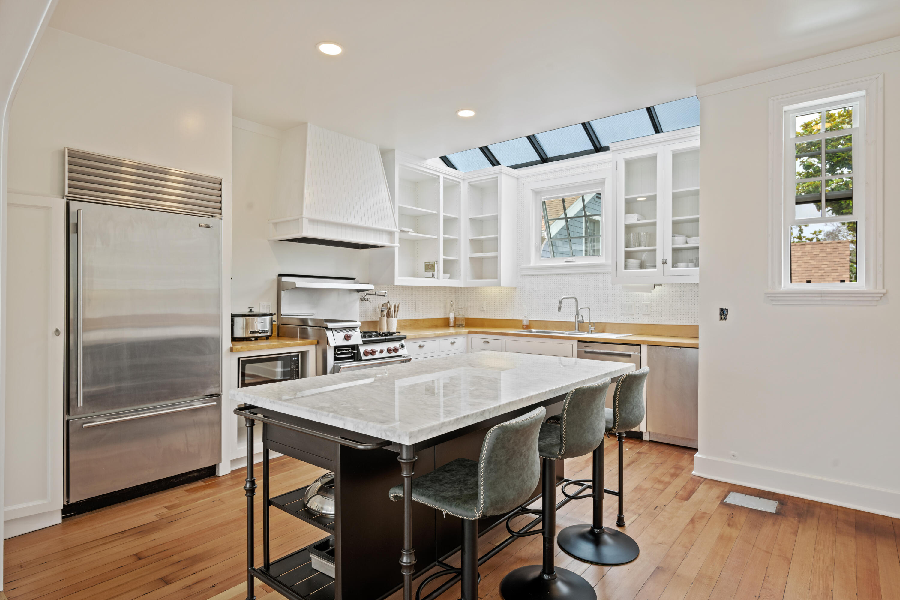 Santa Barbara, California 93101, United States, 5 Bedrooms Bedrooms, ,5 BathroomsBathrooms,Residential,Active,184544