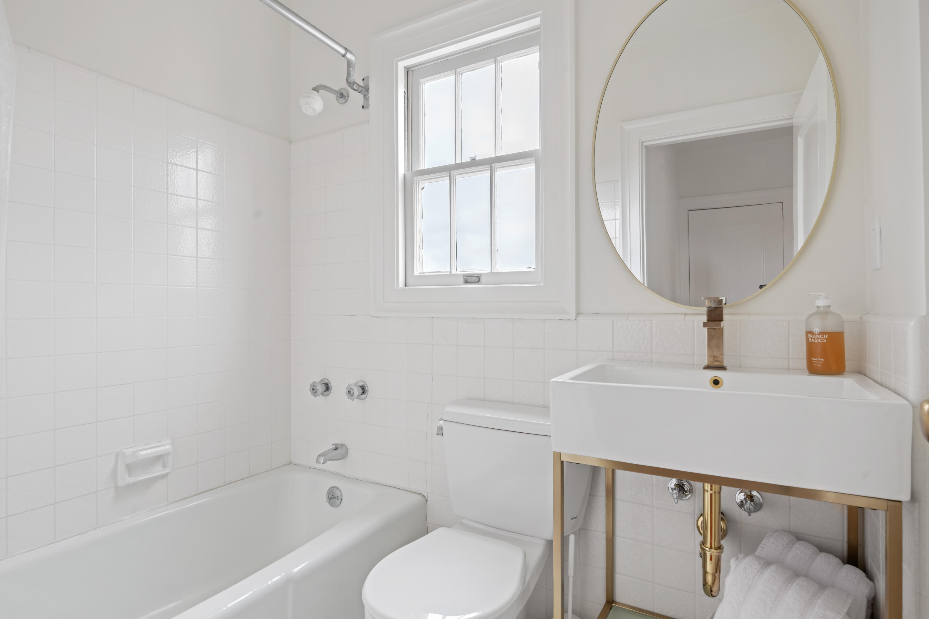 Santa Barbara, California 93101, United States, 5 Bedrooms Bedrooms, ,5 BathroomsBathrooms,Residential,Active,184544