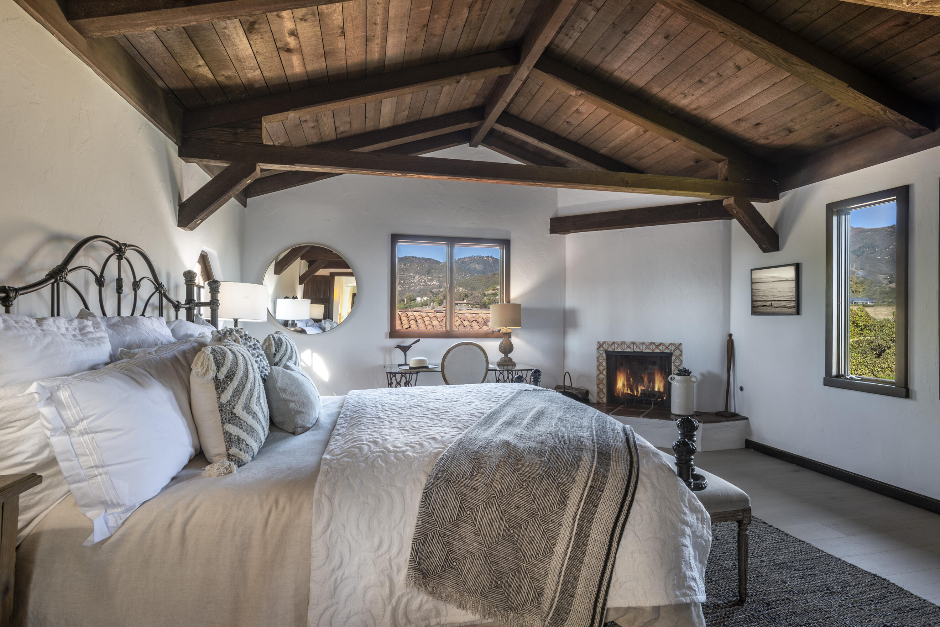 Santa Barbara, California 93111, United States, 3 Bedrooms Bedrooms, ,5 BathroomsBathrooms,Residential,Active,3317