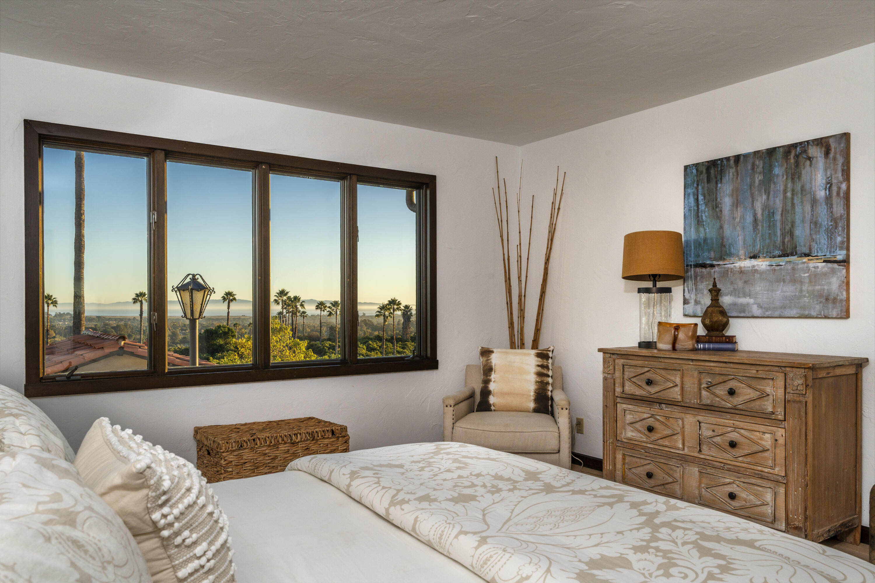 Santa Barbara, California 93111, United States, 3 Bedrooms Bedrooms, ,5 BathroomsBathrooms,Residential,Active,3317