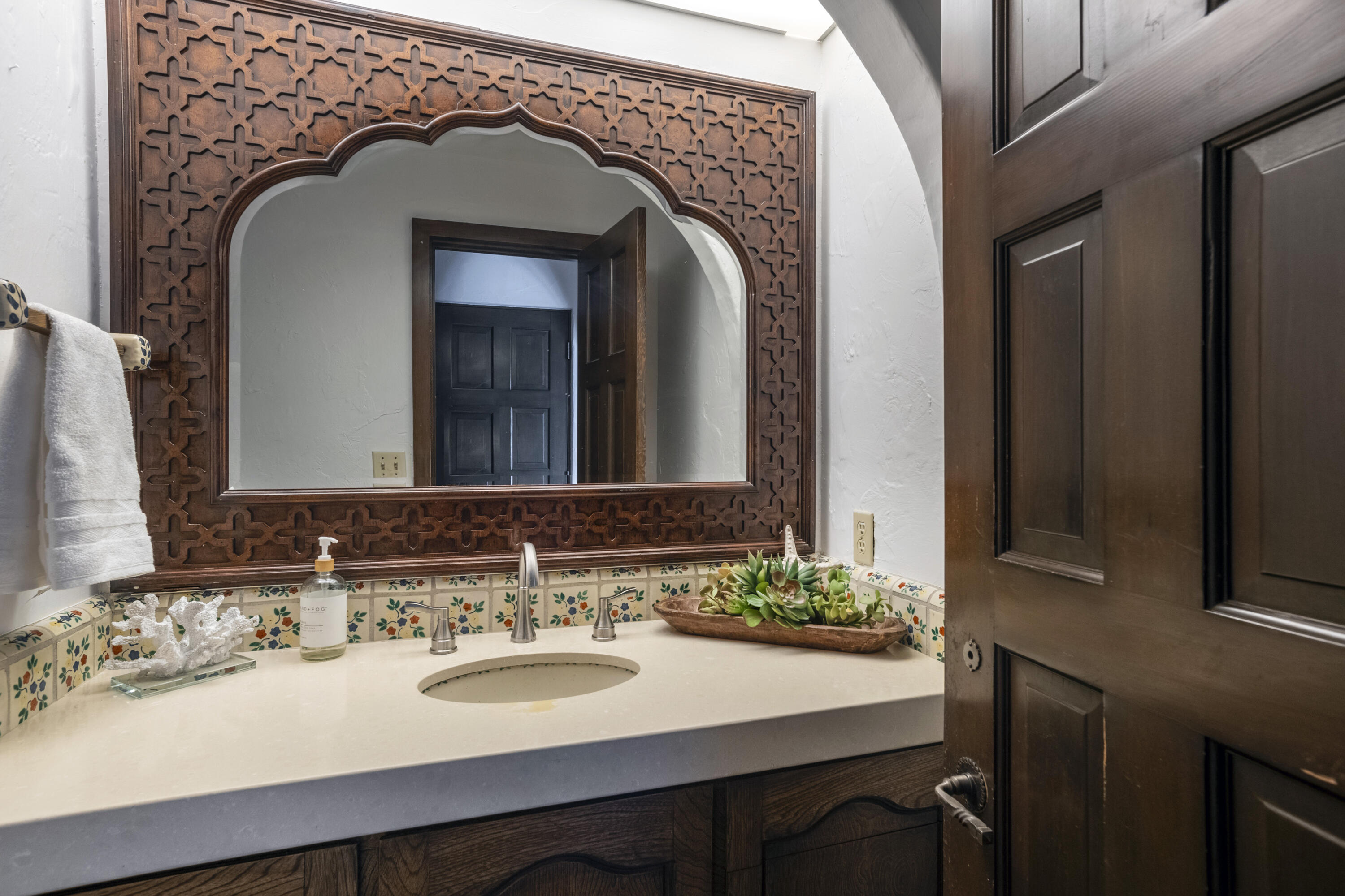 Santa Barbara, California 93111, United States, 3 Bedrooms Bedrooms, ,5 BathroomsBathrooms,Residential,Active,3317