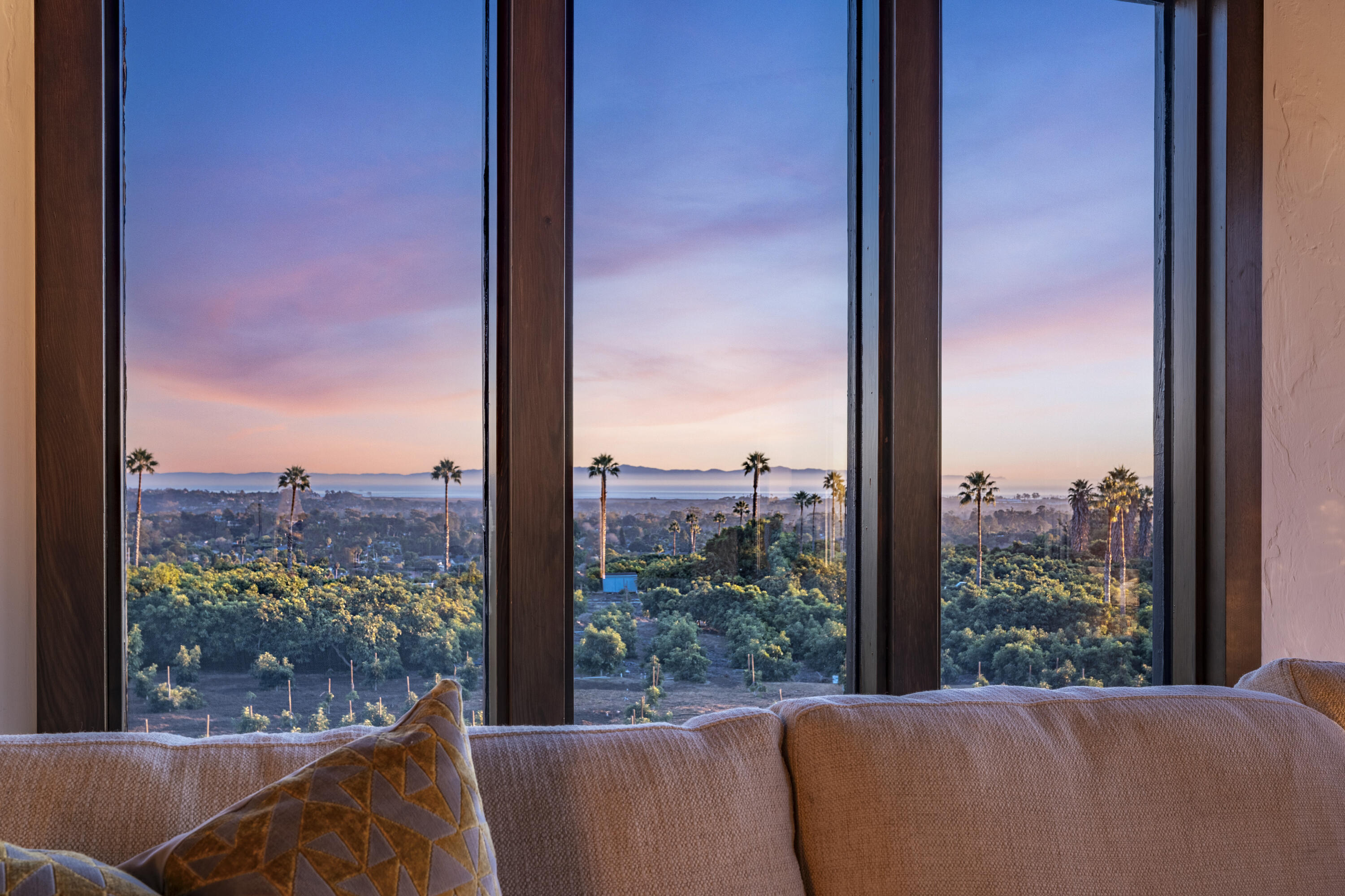 Santa Barbara, California 93111, United States, 3 Bedrooms Bedrooms, ,5 BathroomsBathrooms,Residential,Active,3317