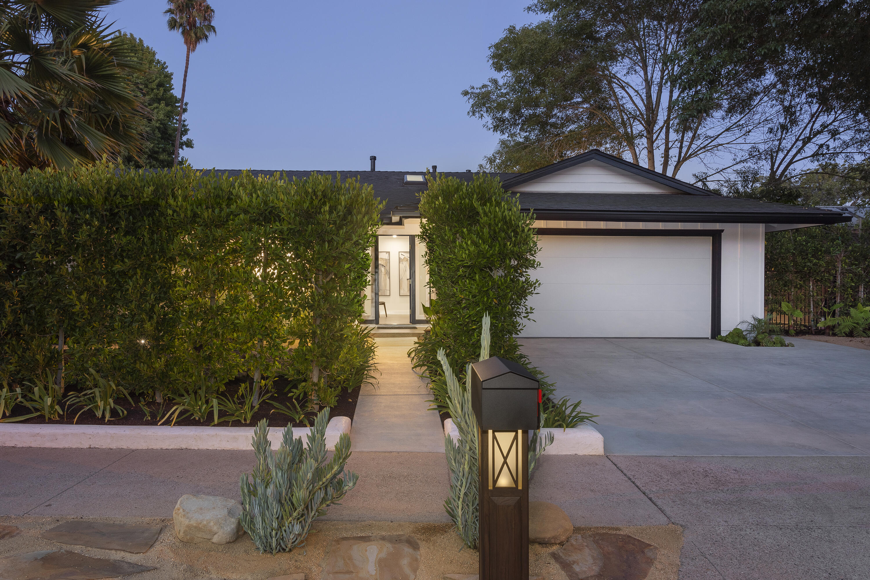 Goleta, California 93117, United States, 4 Bedrooms Bedrooms, ,2 BathroomsBathrooms,Residential,Active,216347