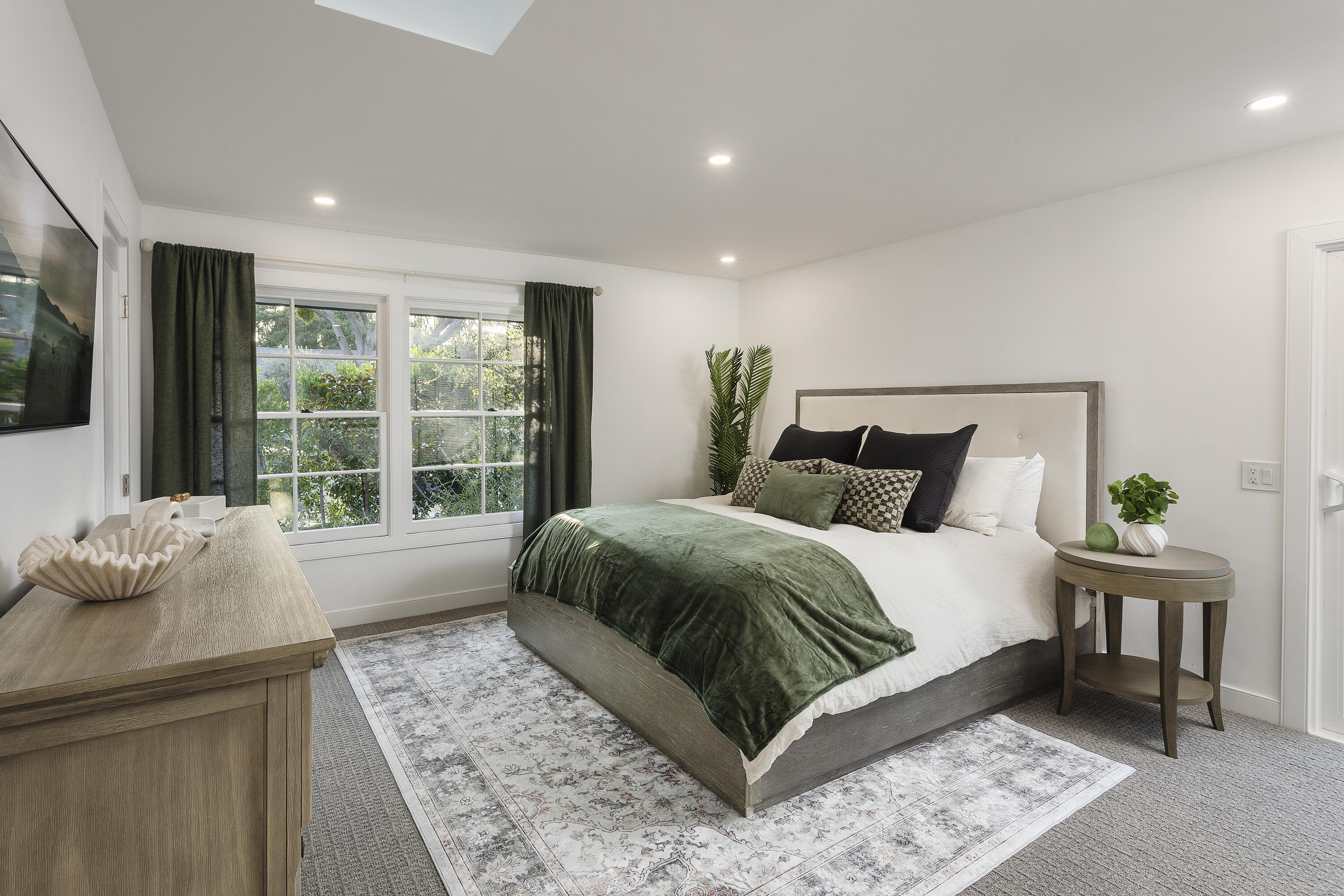 Goleta, California 93117, United States, 4 Bedrooms Bedrooms, ,2 BathroomsBathrooms,Residential,Active,216347