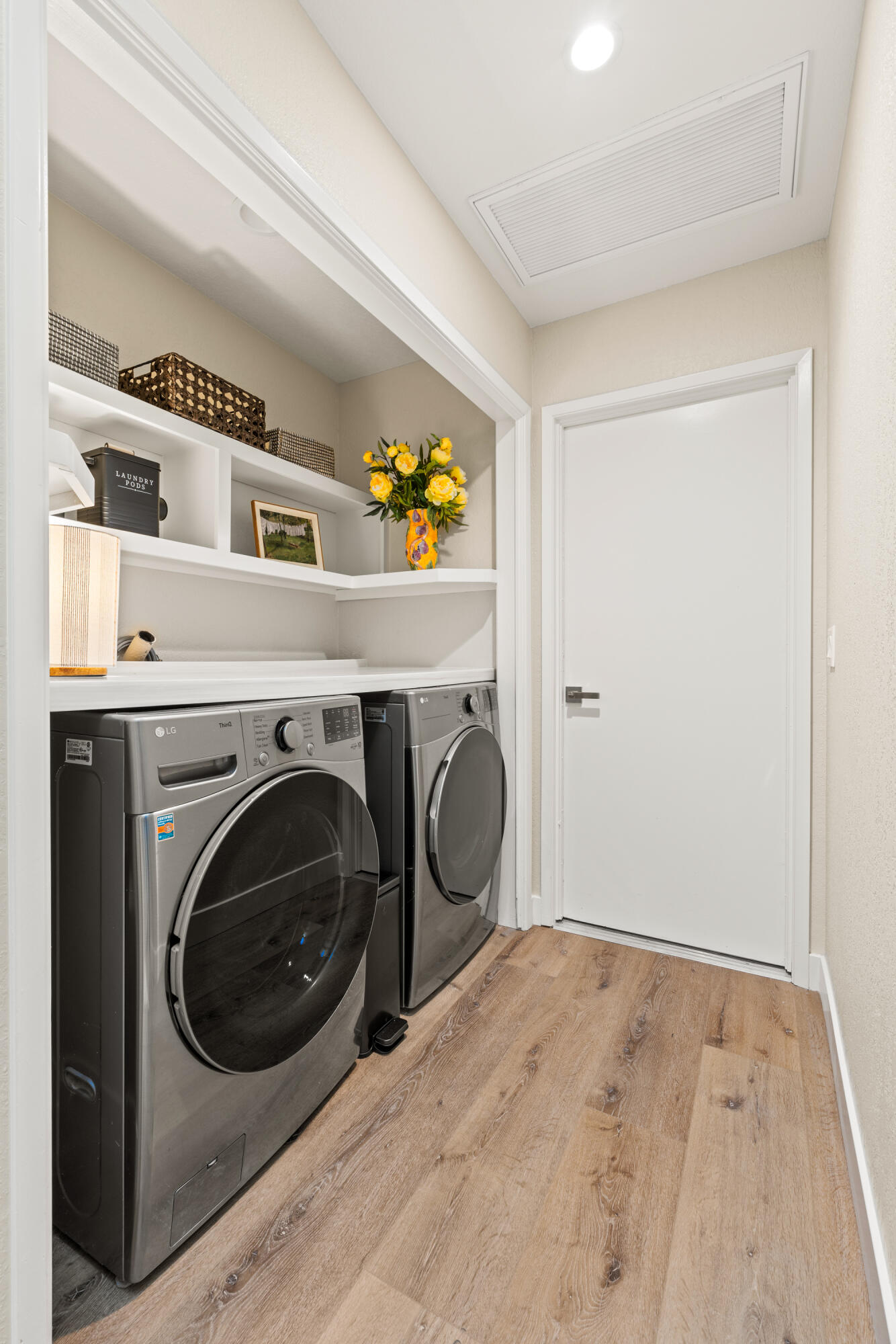 Solvang, California 93463, United States, 3 Bedrooms Bedrooms, ,2 BathroomsBathrooms,Residential,Active,77578