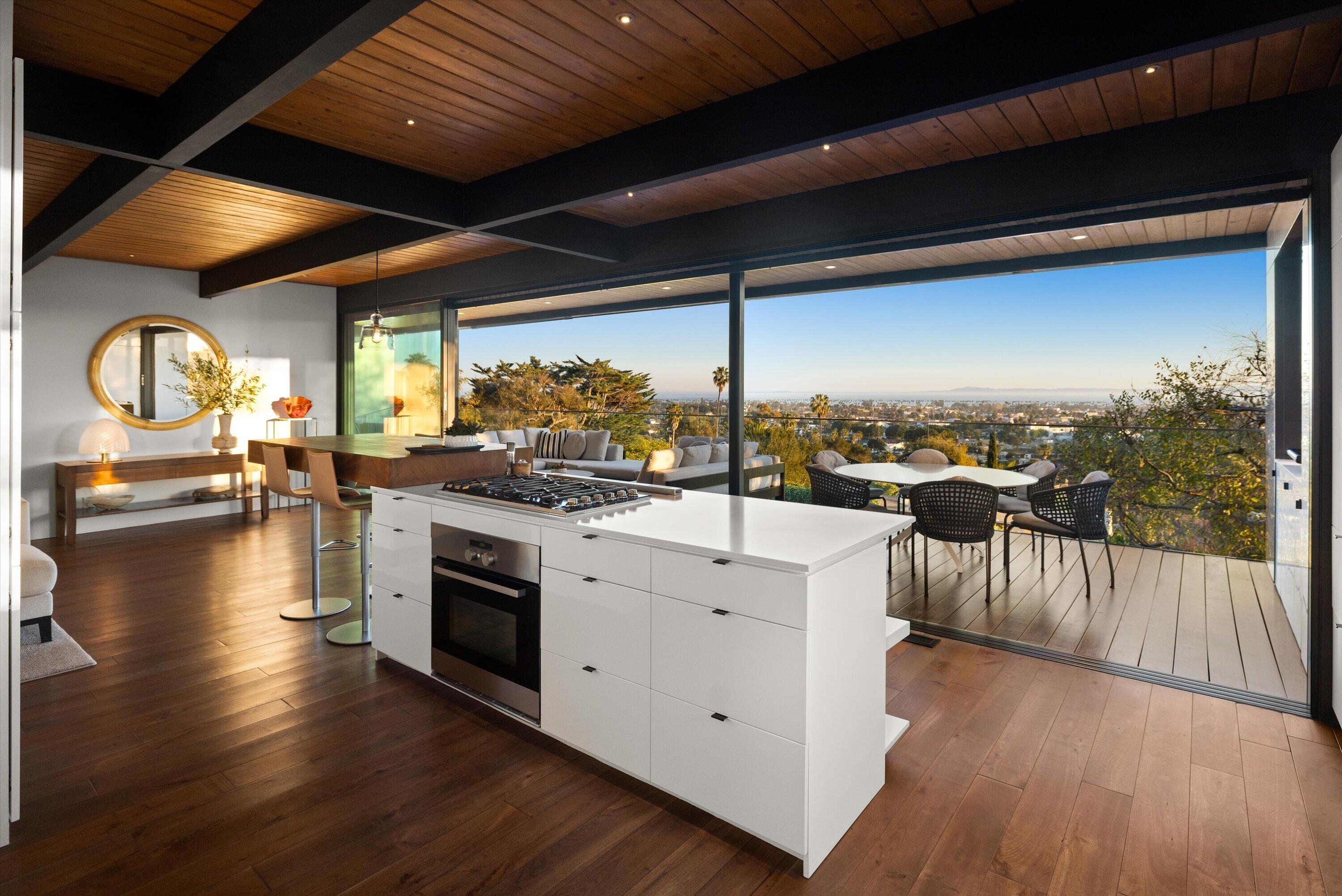 Santa Barbara, California 93103, United States, 3 Bedrooms Bedrooms, ,4 BathroomsBathrooms,Residential,Active,90603