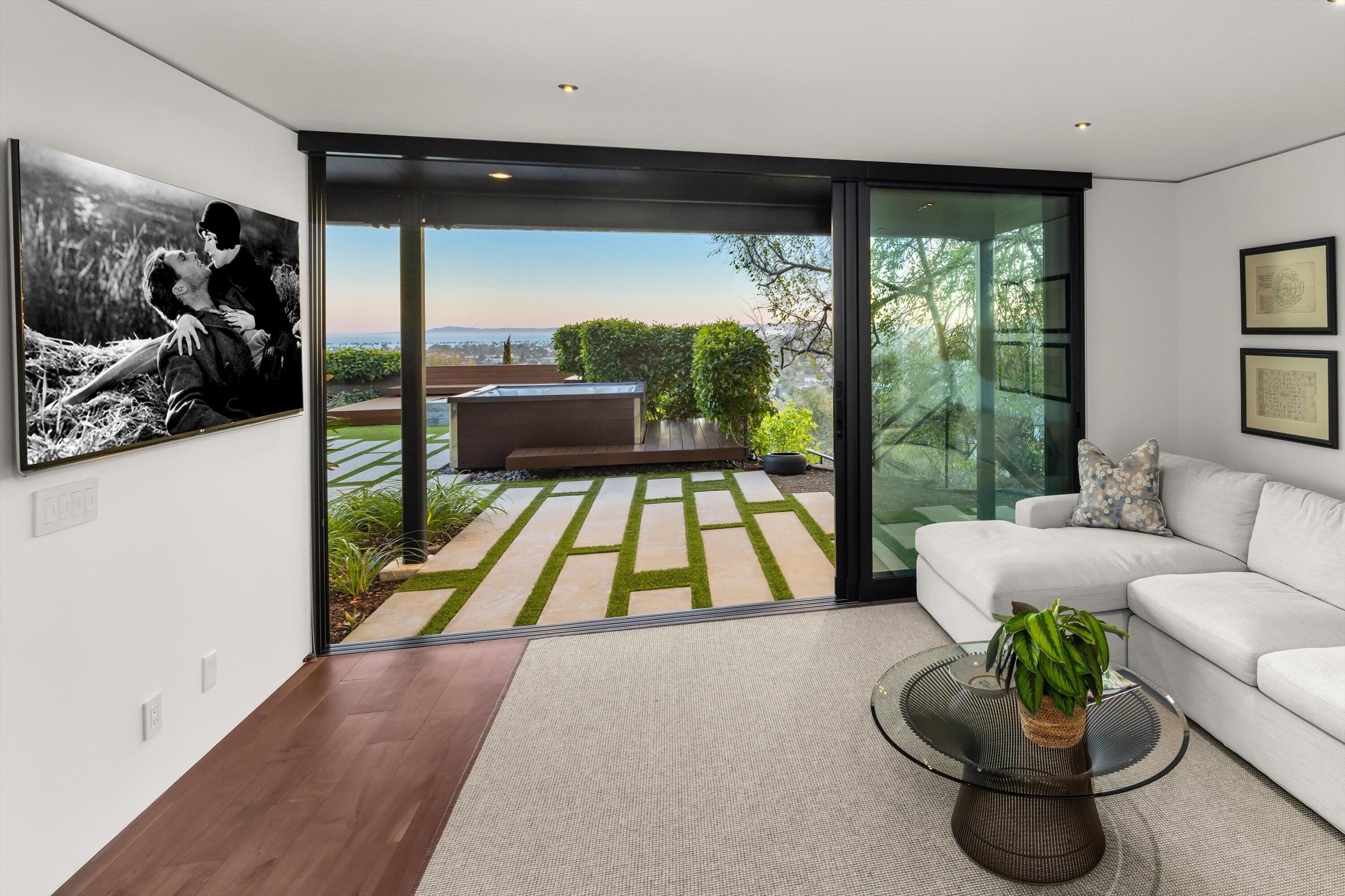 Santa Barbara, California 93103, United States, 3 Bedrooms Bedrooms, ,4 BathroomsBathrooms,Residential,Active,90603