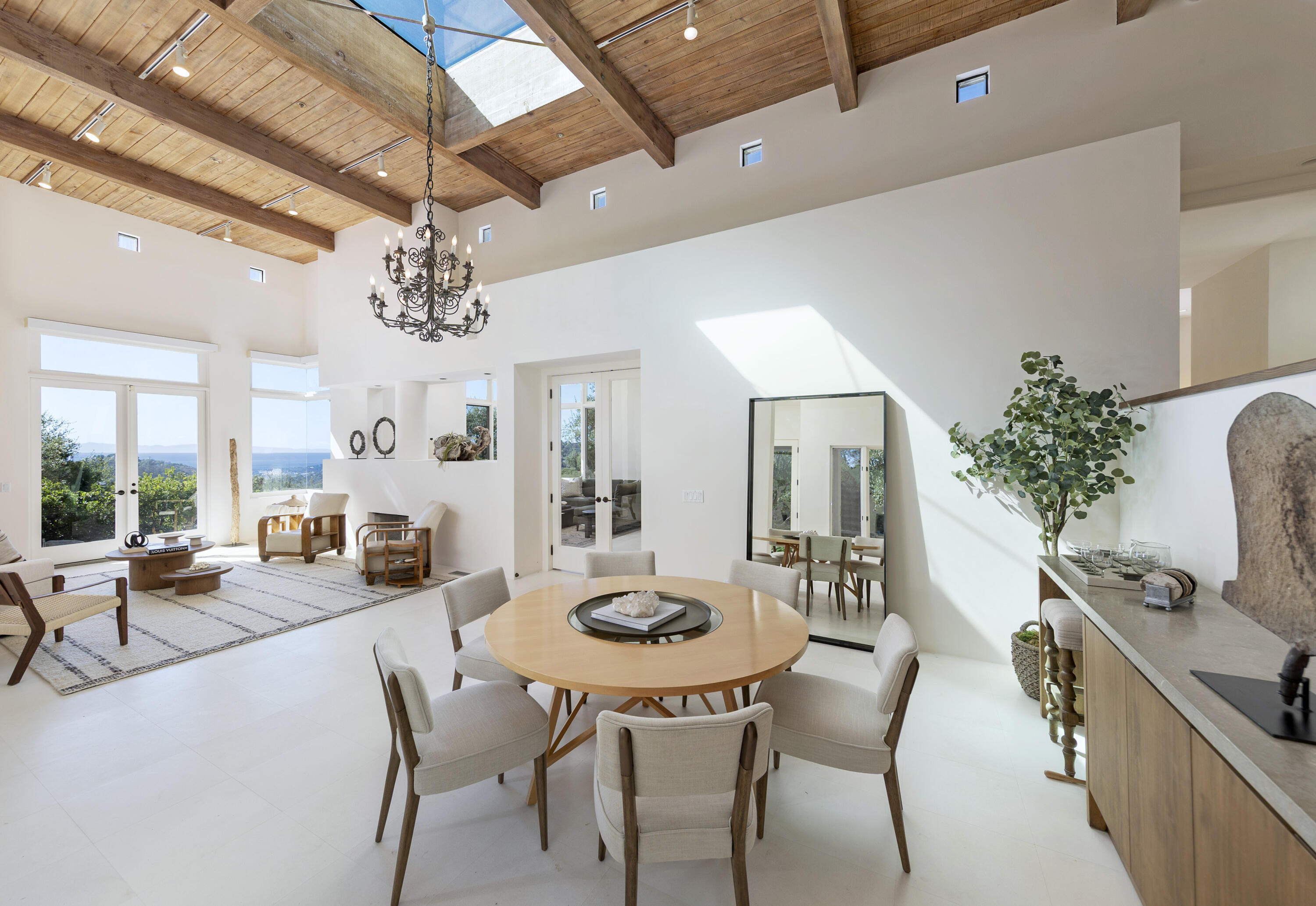 Montecito, California 93108, United States, 4 Bedrooms Bedrooms, ,4 BathroomsBathrooms,Residential,Active,152131