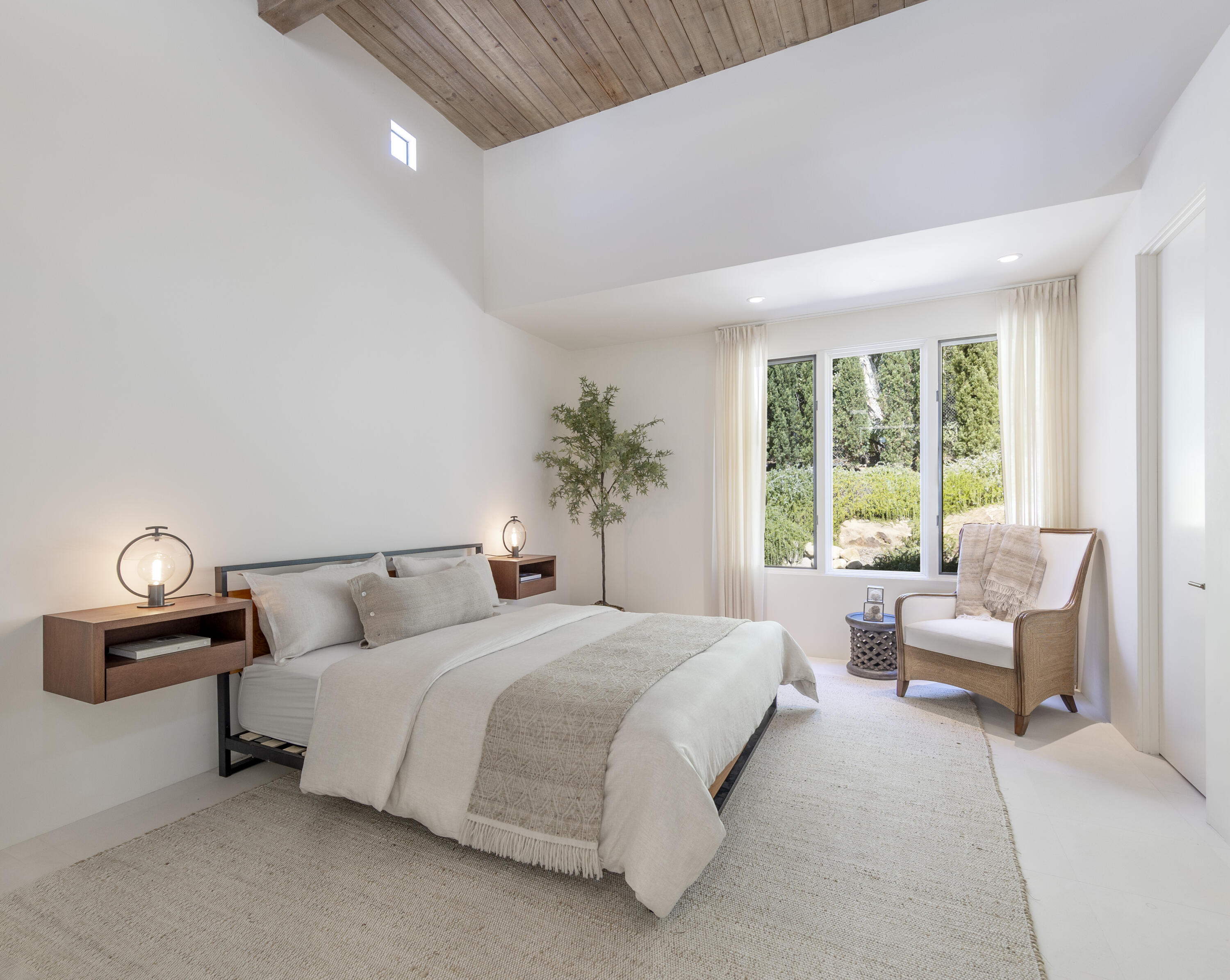 Montecito, California 93108, United States, 4 Bedrooms Bedrooms, ,4 BathroomsBathrooms,Residential,Active,152131