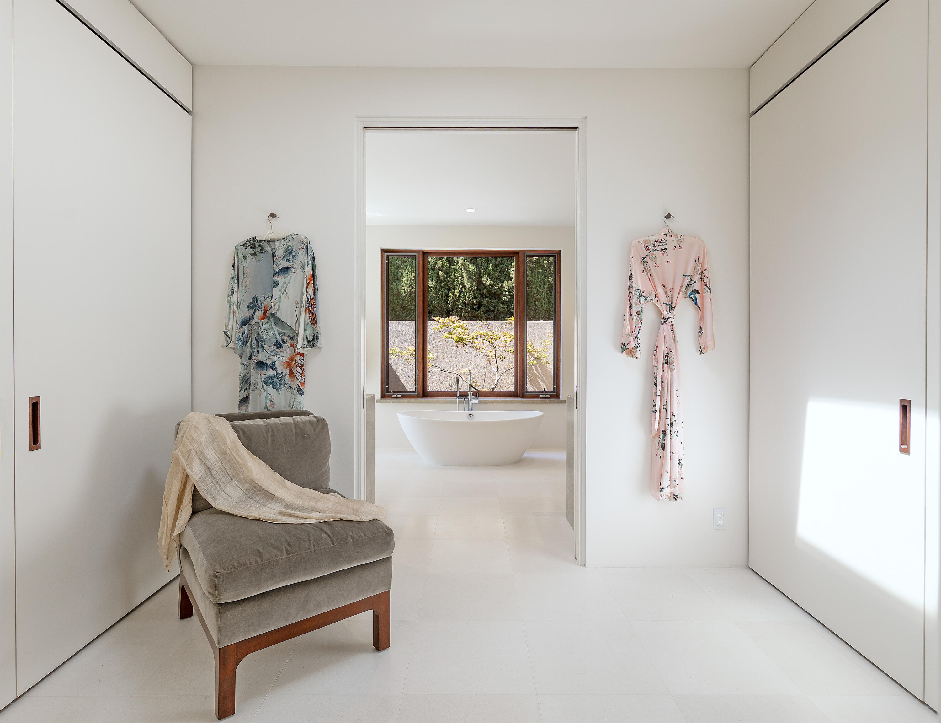 Montecito, California 93108, United States, 4 Bedrooms Bedrooms, ,4 BathroomsBathrooms,Residential,Active,152131