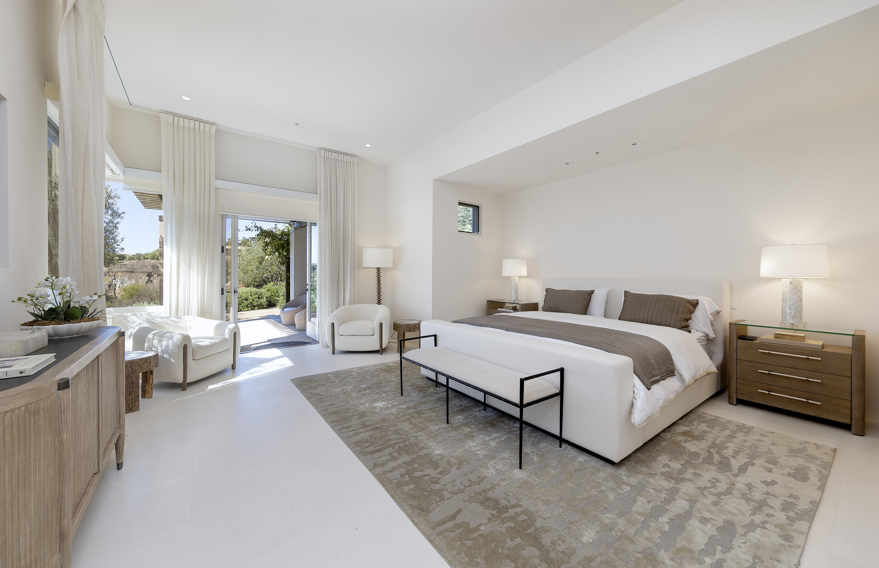 Montecito, California 93108, United States, 4 Bedrooms Bedrooms, ,4 BathroomsBathrooms,Residential,Active,152131