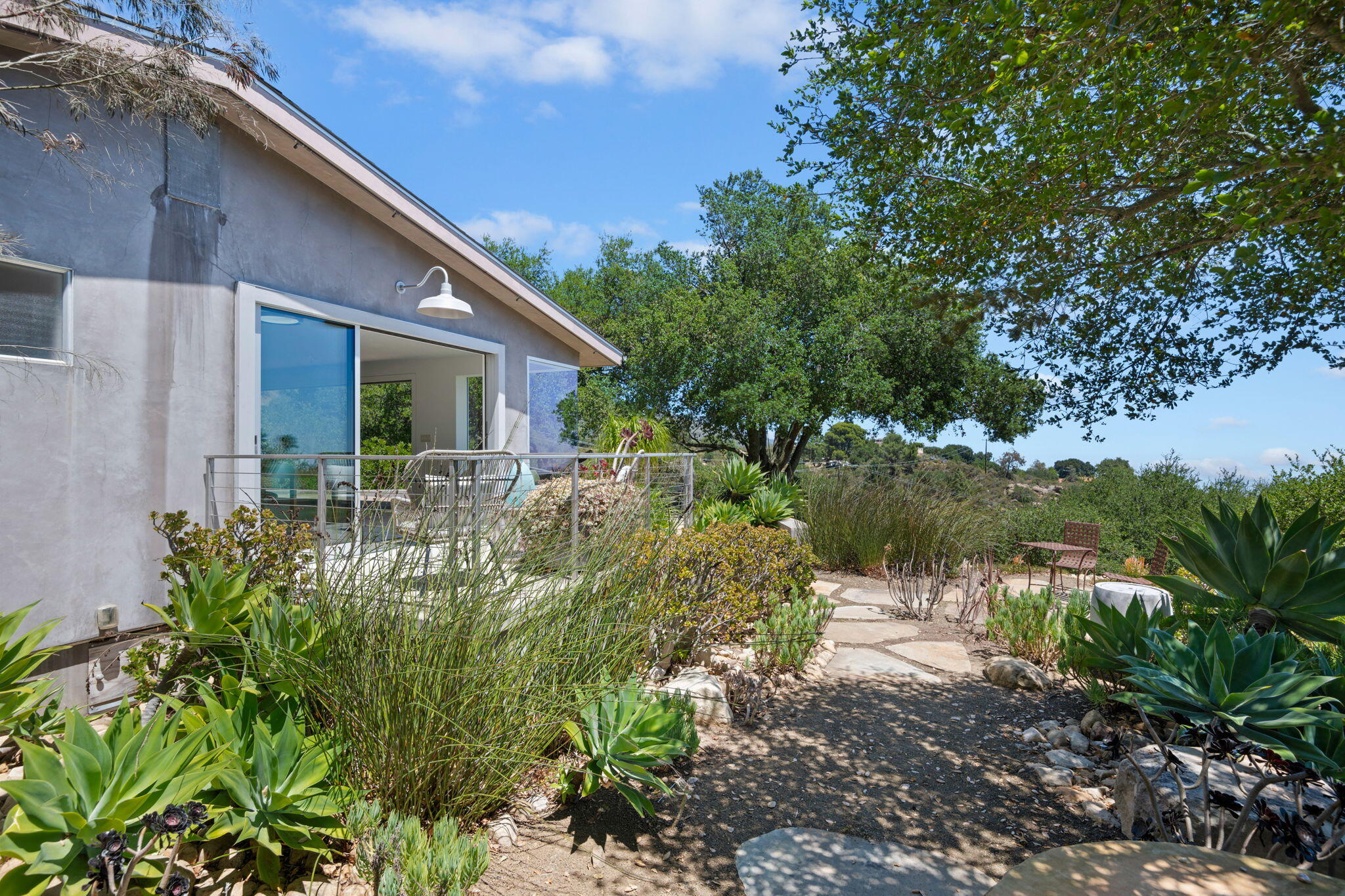 Santa Barbara, California 93105, United States, 2 Bedrooms Bedrooms, ,2 BathroomsBathrooms,Residential,Active,166372