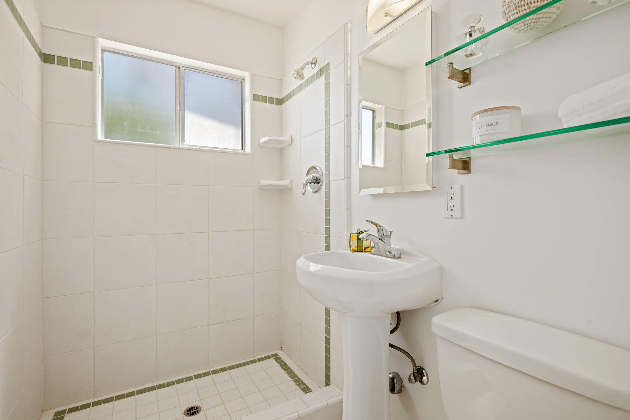 Santa Barbara, California 93105, United States, 2 Bedrooms Bedrooms, ,2 BathroomsBathrooms,Residential,Active,166372