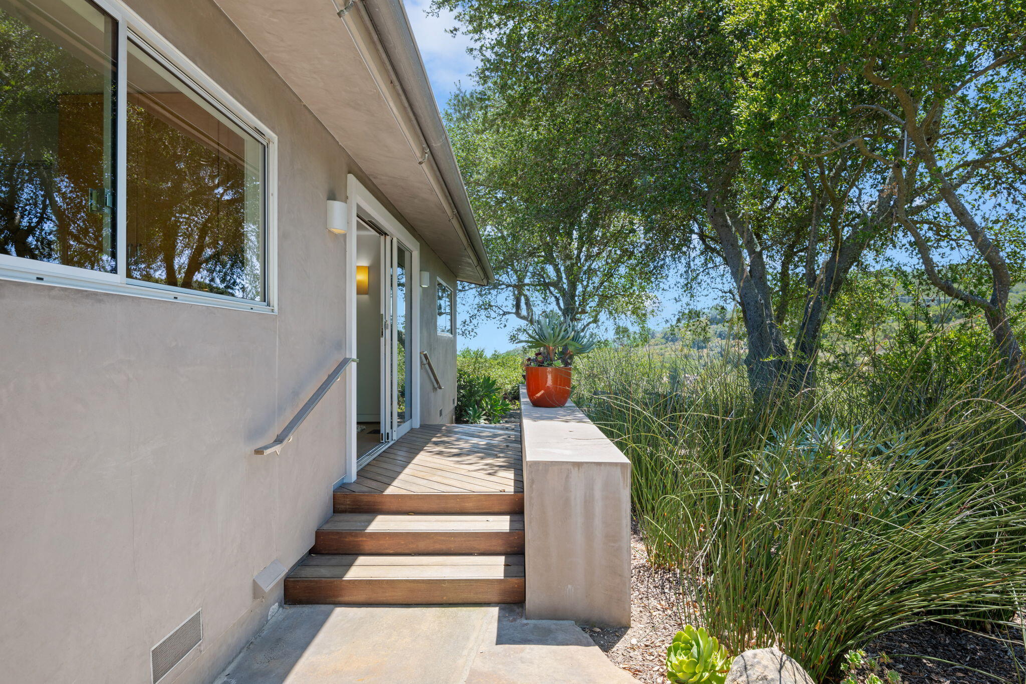 Santa Barbara, California 93105, United States, 2 Bedrooms Bedrooms, ,2 BathroomsBathrooms,Residential,Active,166372