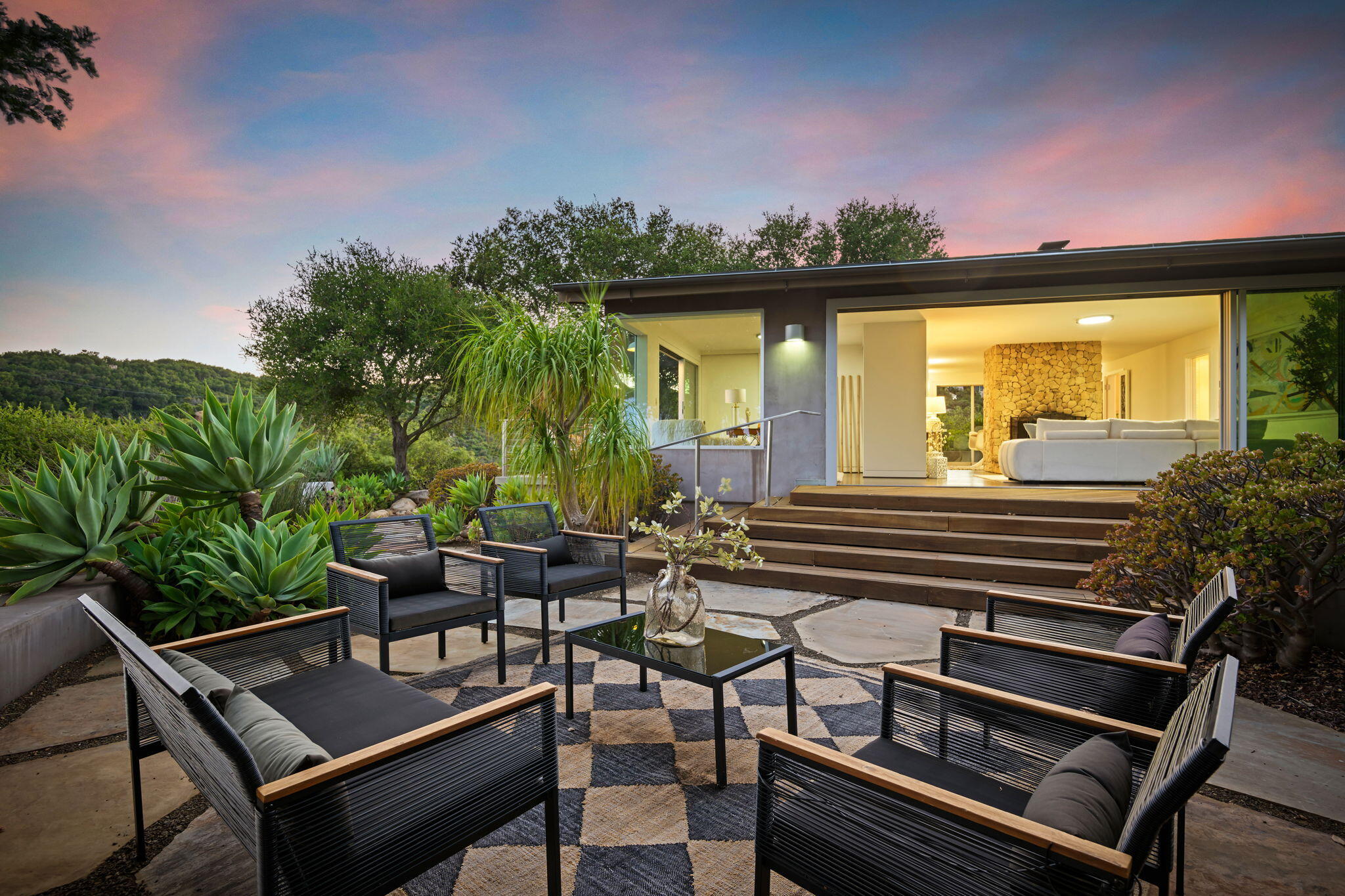 Santa Barbara, California 93105, United States, 2 Bedrooms Bedrooms, ,2 BathroomsBathrooms,Residential,Active,166372