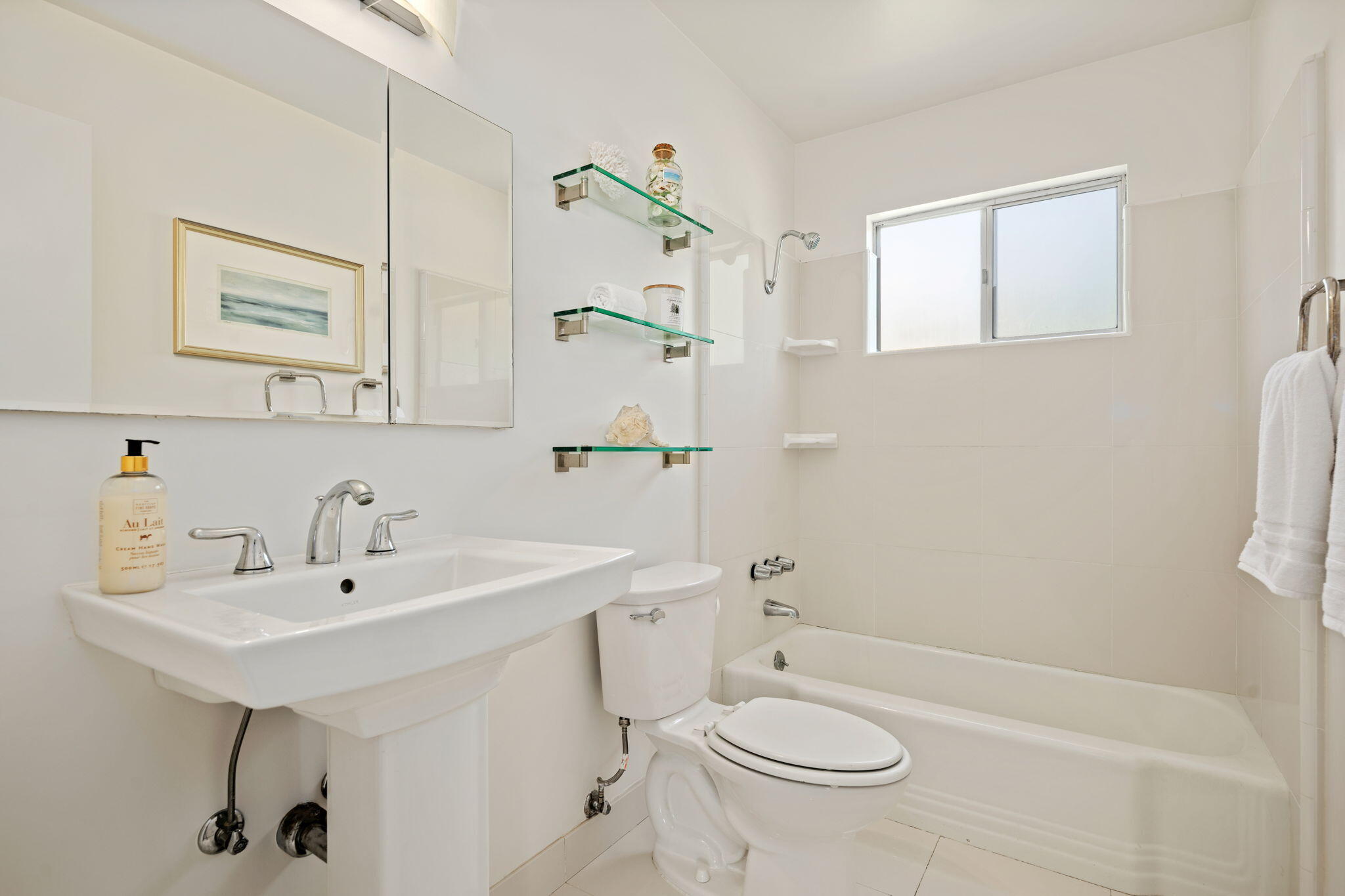 Santa Barbara, California 93105, United States, 2 Bedrooms Bedrooms, ,2 BathroomsBathrooms,Residential,Active,166372