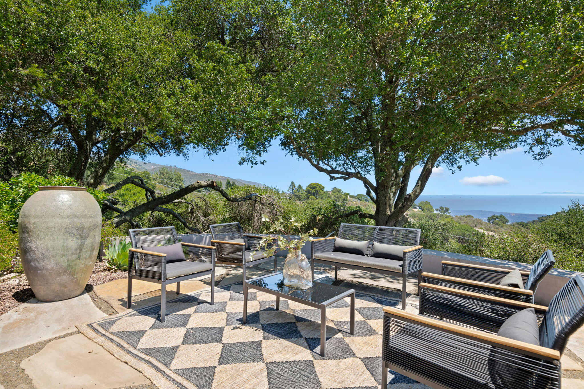 Santa Barbara, California 93105, United States, 2 Bedrooms Bedrooms, ,2 BathroomsBathrooms,Residential,Active,166372