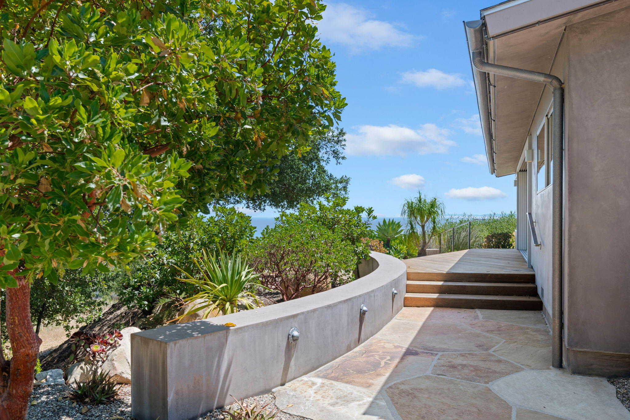 Santa Barbara, California 93105, United States, 2 Bedrooms Bedrooms, ,2 BathroomsBathrooms,Residential,Active,166372