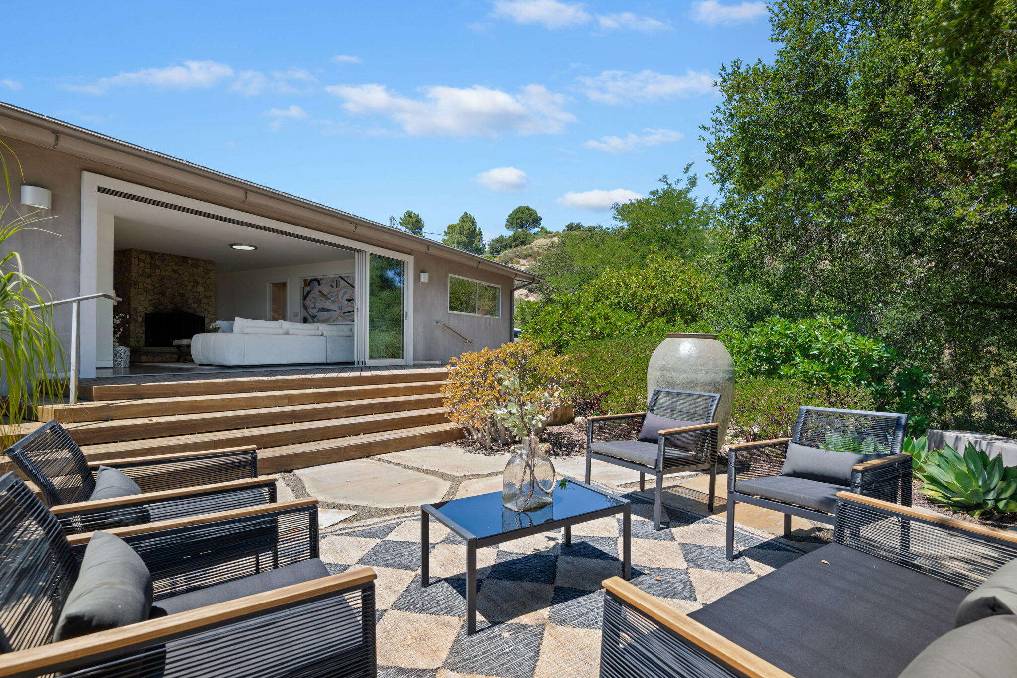 Santa Barbara, California 93105, United States, 2 Bedrooms Bedrooms, ,2 BathroomsBathrooms,Residential,Active,166372