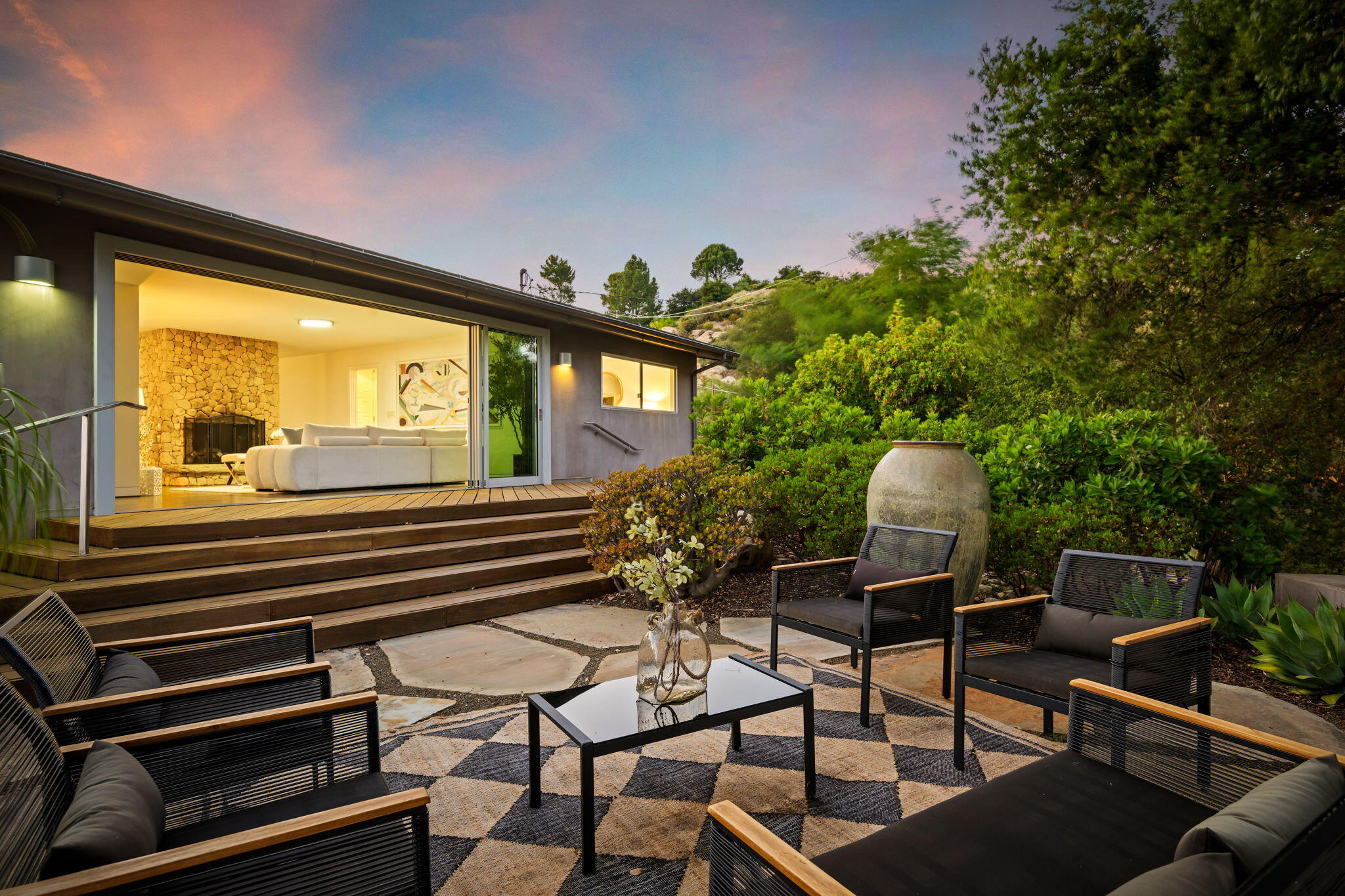 Santa Barbara, California 93105, United States, 2 Bedrooms Bedrooms, ,2 BathroomsBathrooms,Residential,Active,166372