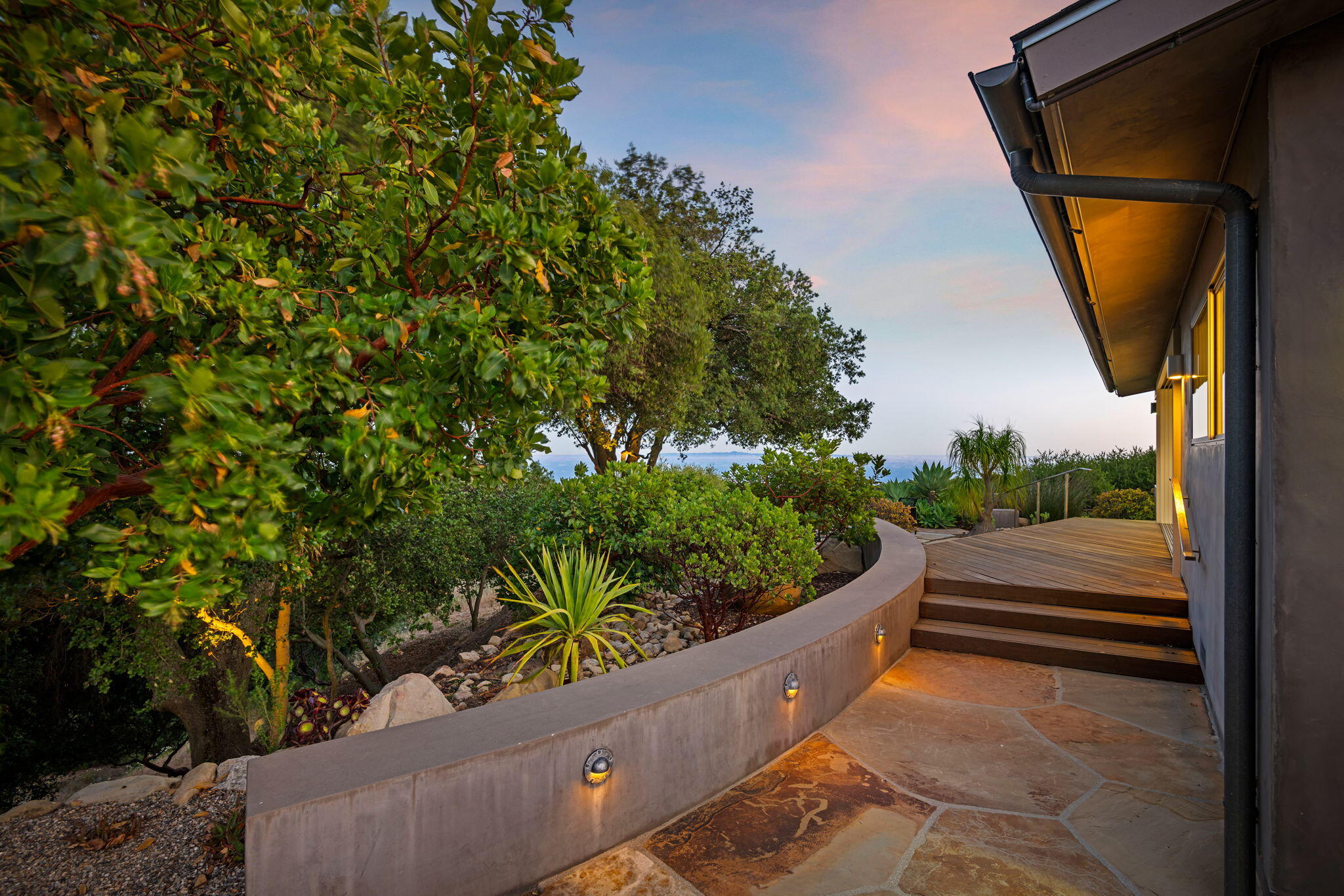 Santa Barbara, California 93105, United States, 2 Bedrooms Bedrooms, ,2 BathroomsBathrooms,Residential,Active,166372