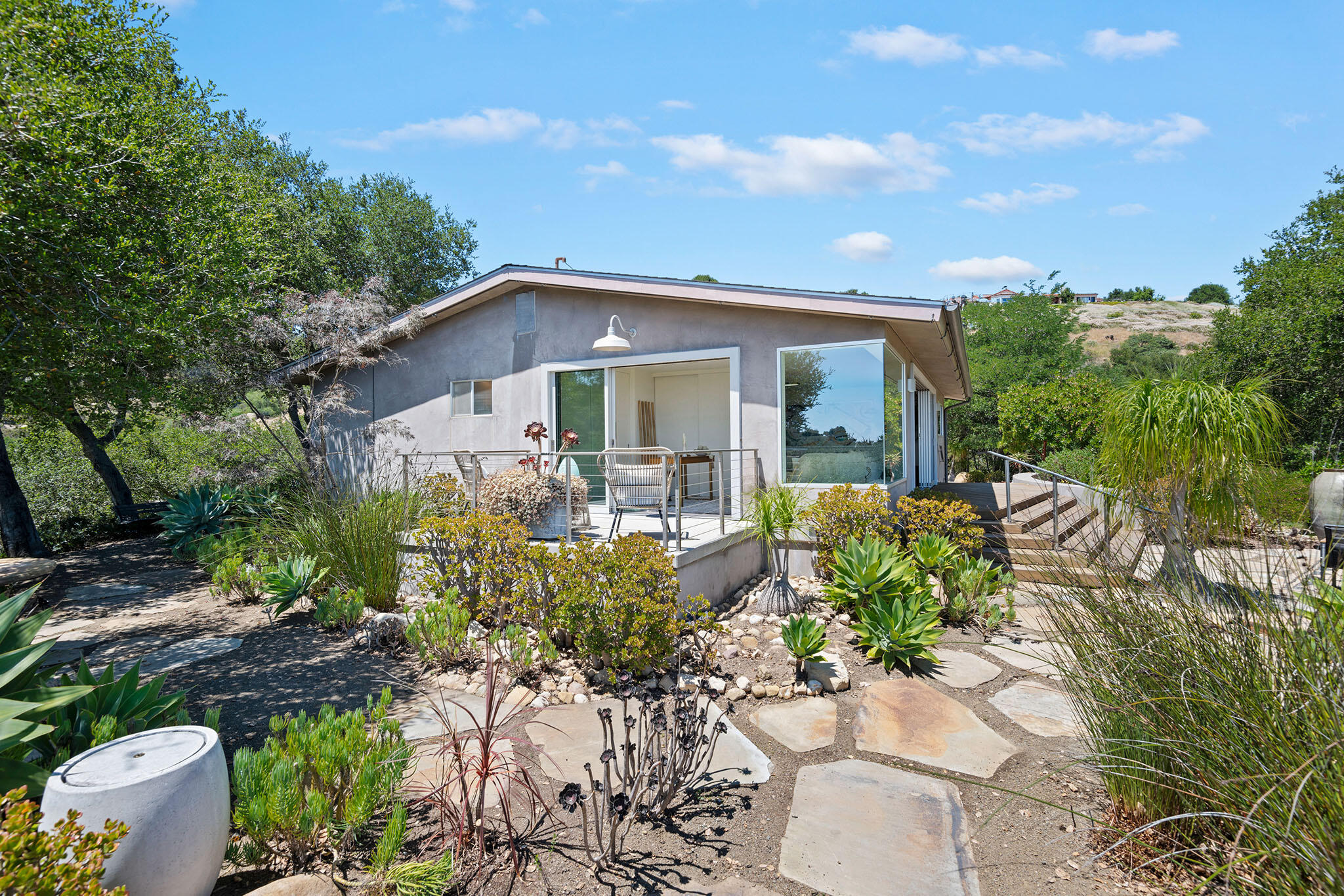 Santa Barbara, California 93105, United States, 2 Bedrooms Bedrooms, ,2 BathroomsBathrooms,Residential,Active,166372