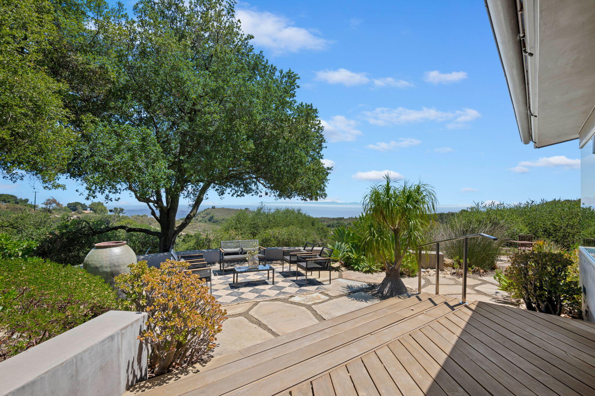 Santa Barbara, California 93105, United States, 2 Bedrooms Bedrooms, ,2 BathroomsBathrooms,Residential,Active,166372