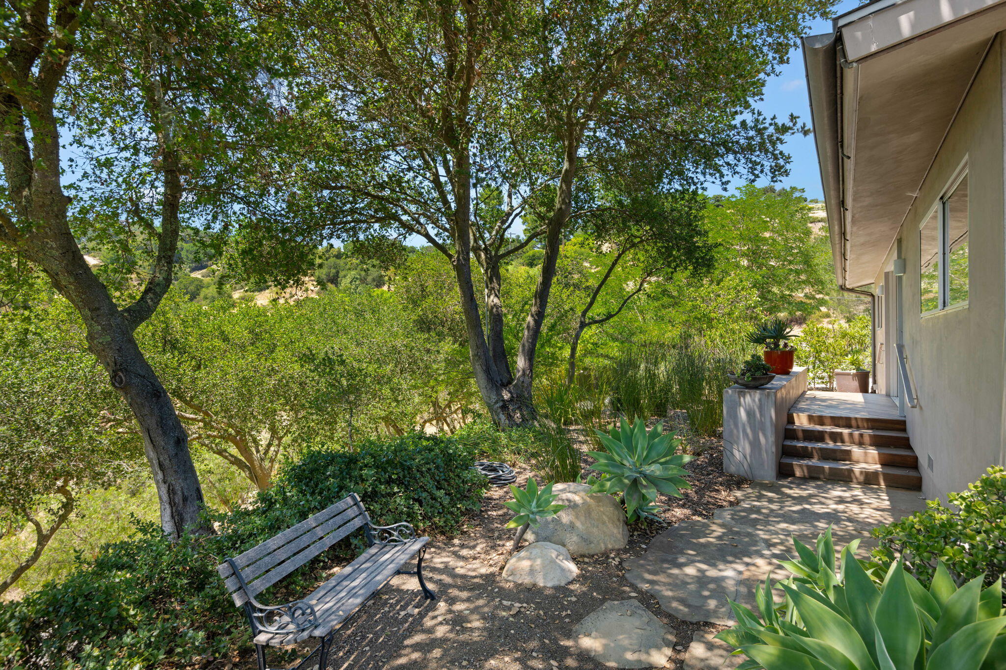 Santa Barbara, California 93105, United States, 2 Bedrooms Bedrooms, ,2 BathroomsBathrooms,Residential,Active,166372