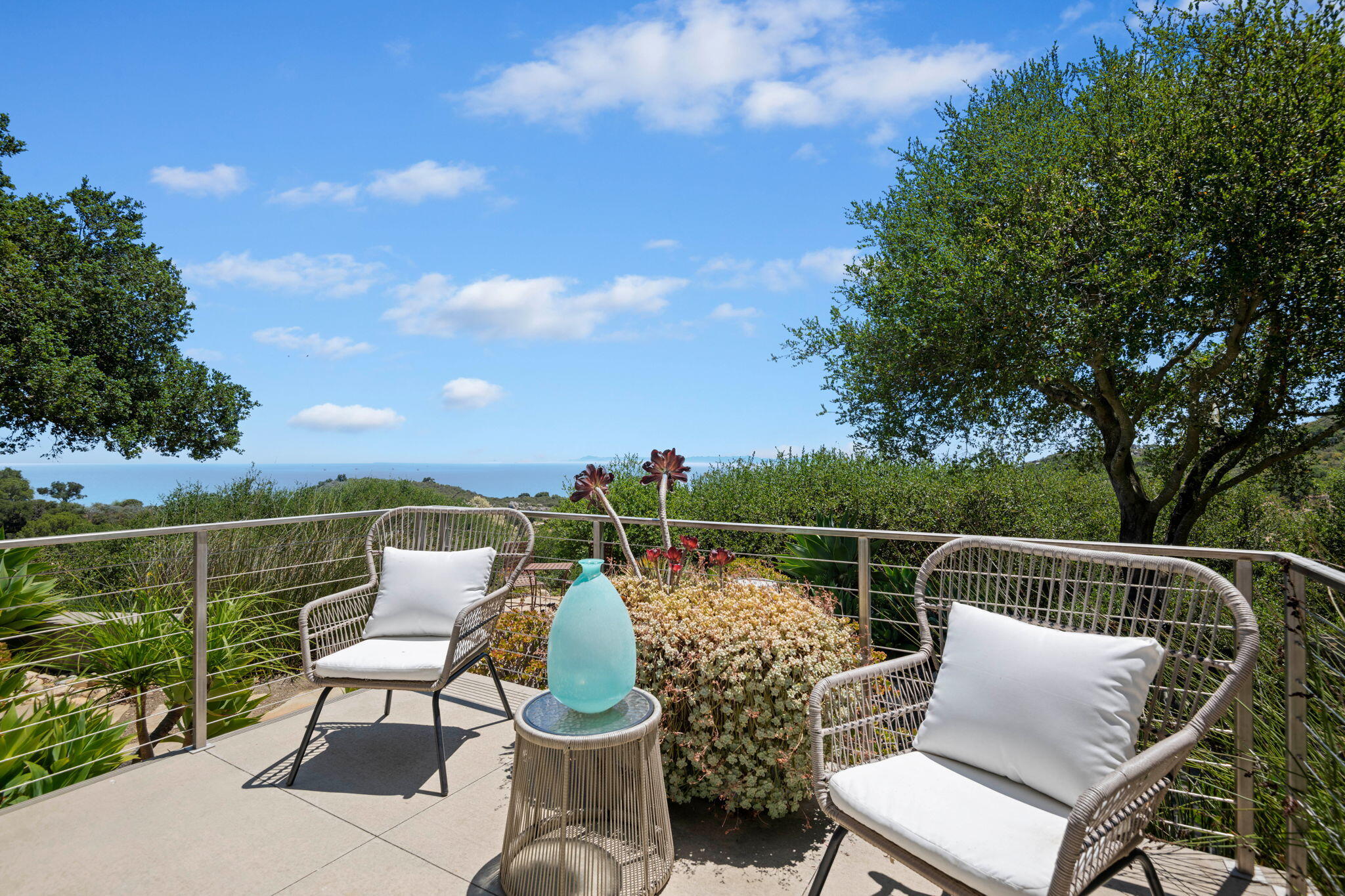 Santa Barbara, California 93105, United States, 2 Bedrooms Bedrooms, ,2 BathroomsBathrooms,Residential,Active,166372