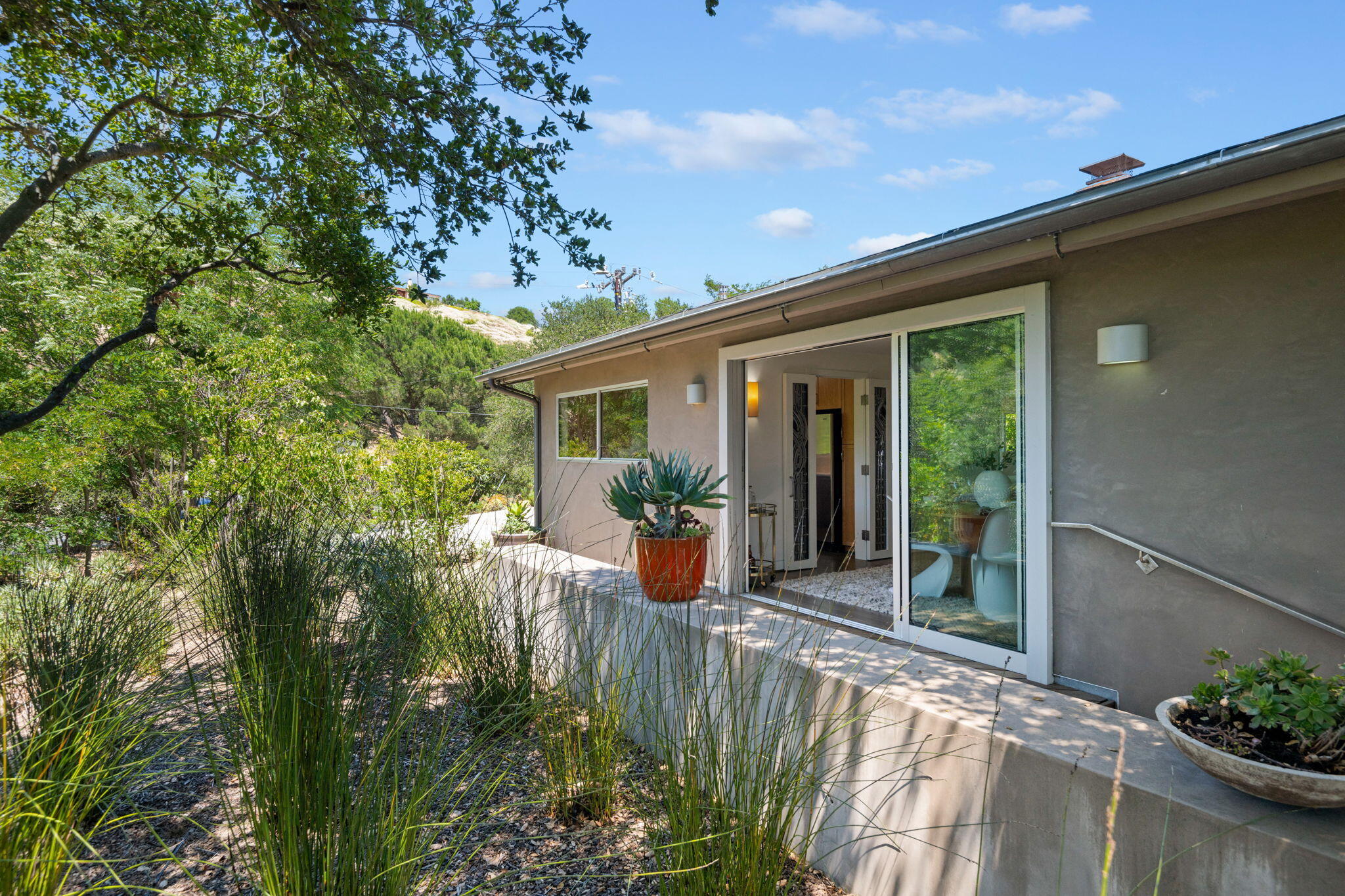 Santa Barbara, California 93105, United States, 2 Bedrooms Bedrooms, ,2 BathroomsBathrooms,Residential,Active,166372