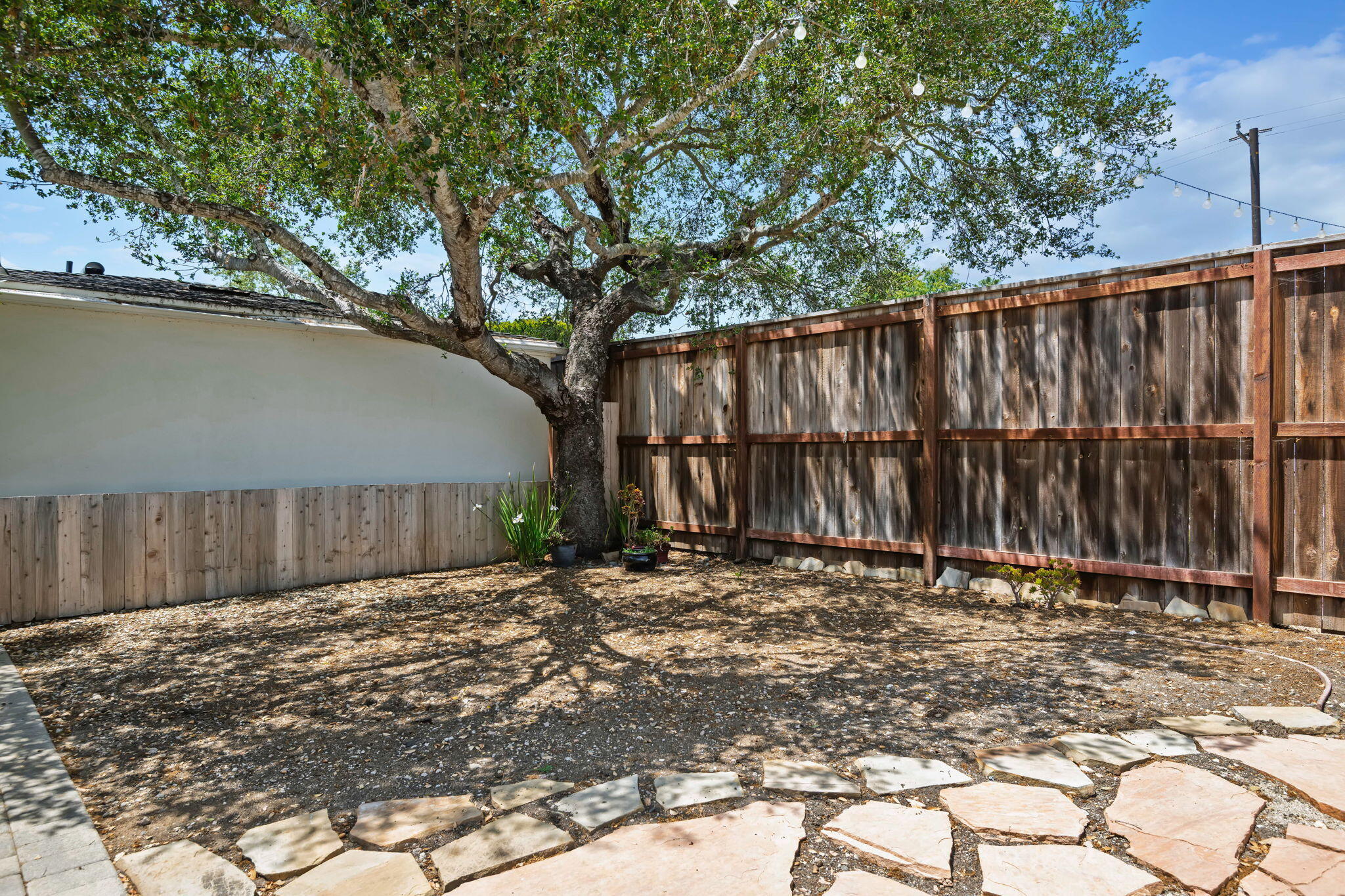 Santa Barbara, California 93105, United States, 4 Bedrooms Bedrooms, ,3 BathroomsBathrooms,Residential,Active,133176