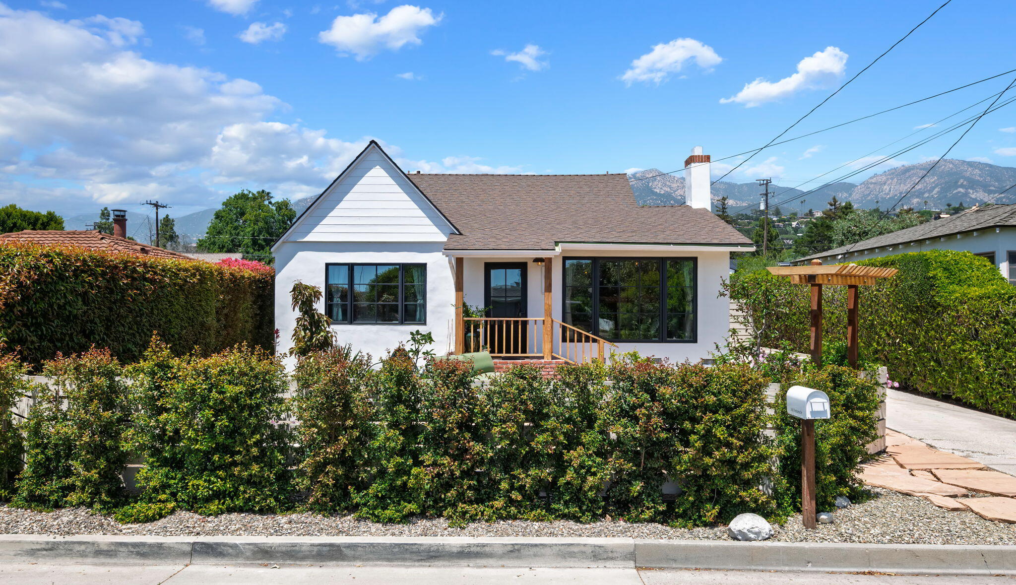 Santa Barbara, California 93105, United States, 4 Bedrooms Bedrooms, ,3 BathroomsBathrooms,Residential,Active,133176