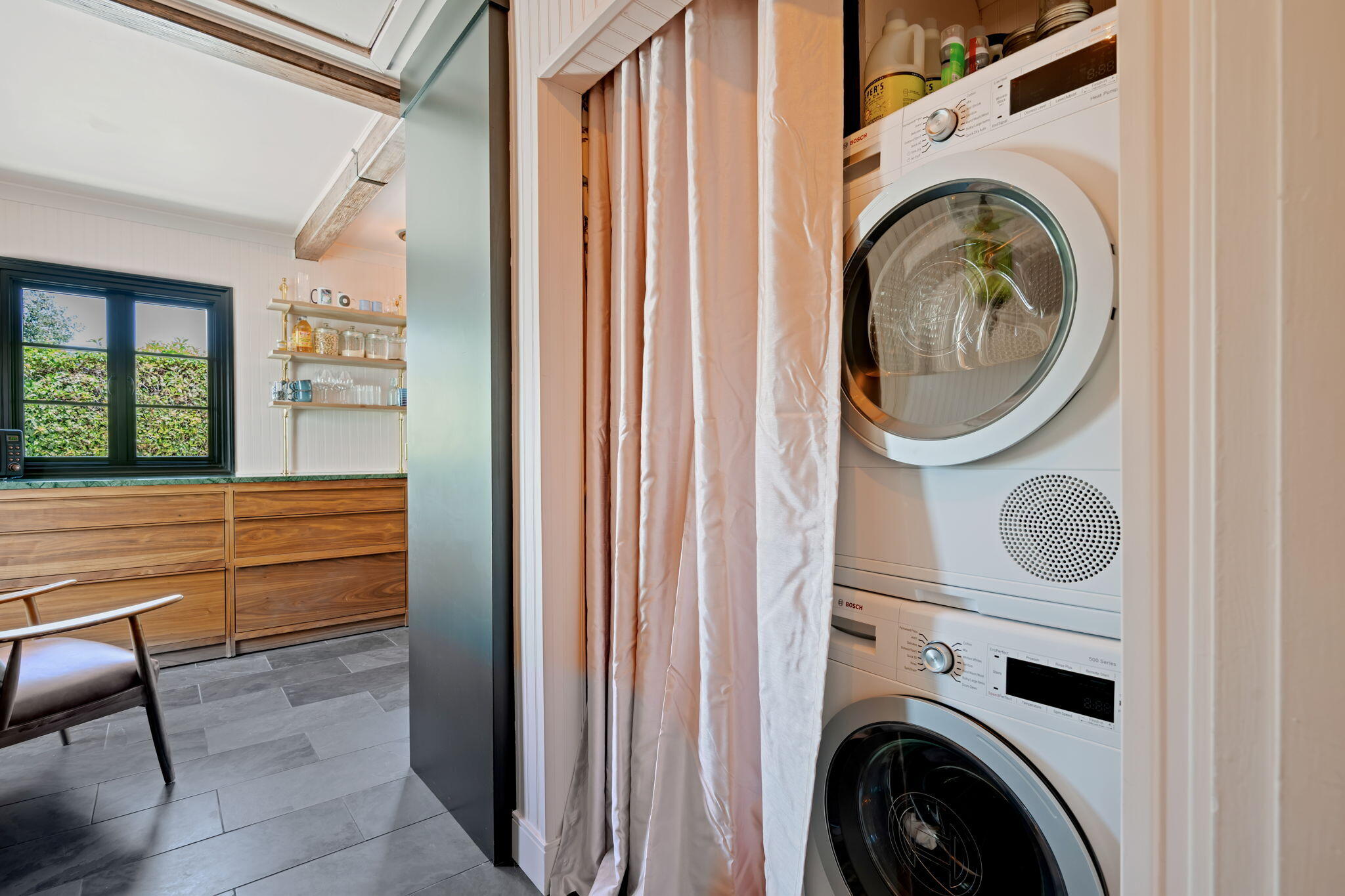 Santa Barbara, California 93105, United States, 4 Bedrooms Bedrooms, ,3 BathroomsBathrooms,Residential,Active,133176