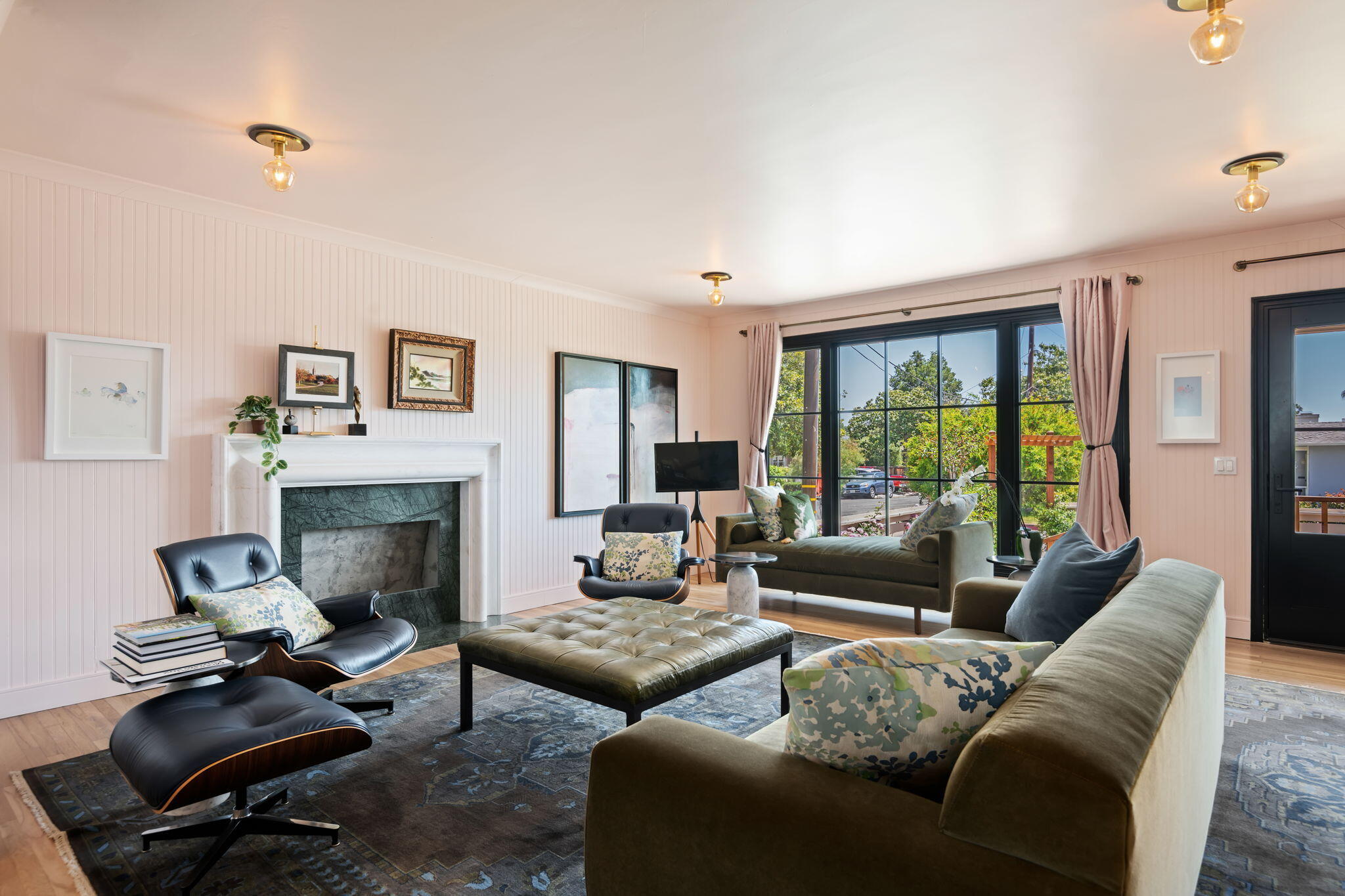 Santa Barbara, California 93105, United States, 4 Bedrooms Bedrooms, ,3 BathroomsBathrooms,Residential,Active,133176