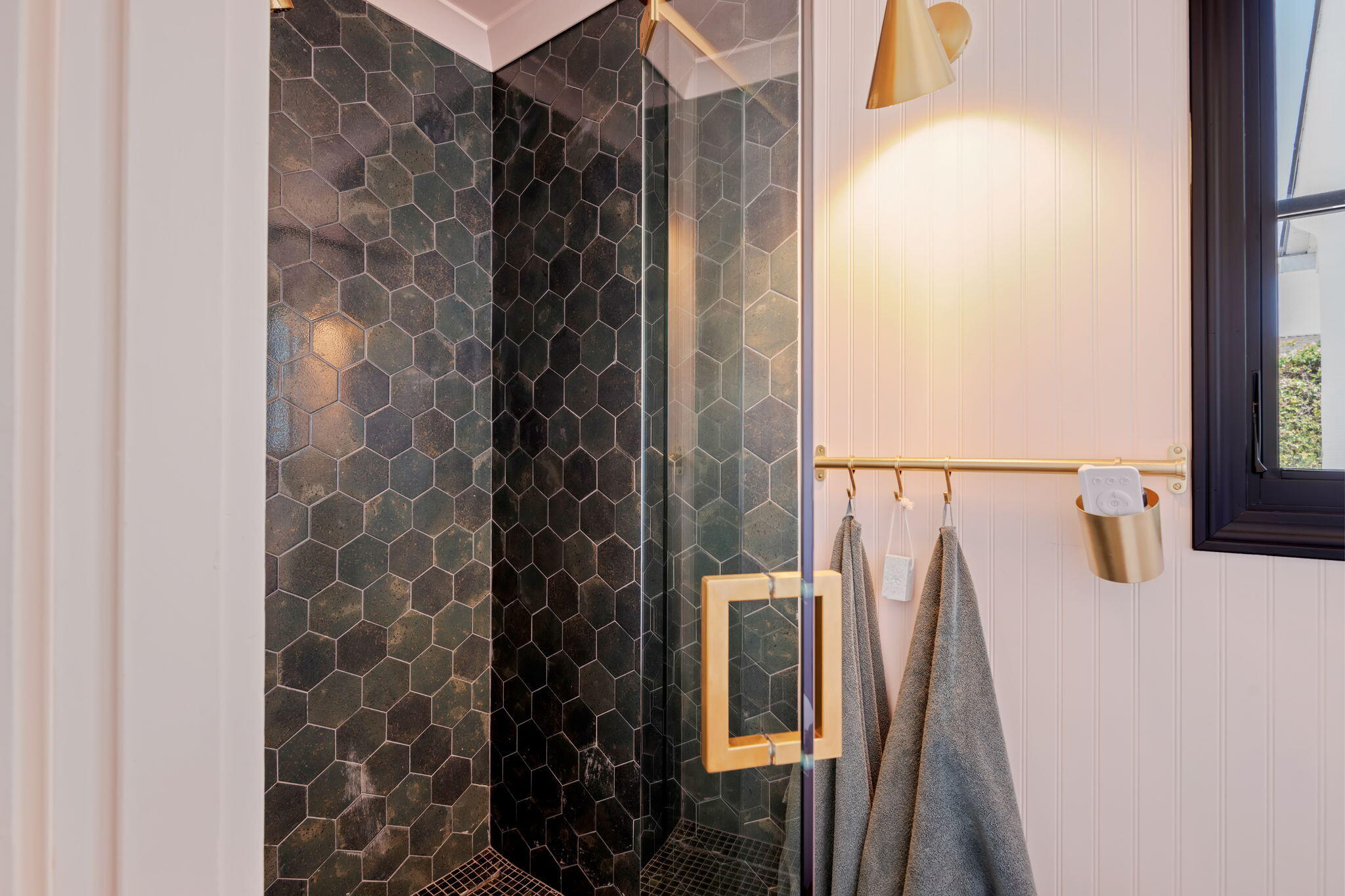 Santa Barbara, California 93105, United States, 4 Bedrooms Bedrooms, ,3 BathroomsBathrooms,Residential,Active,133176