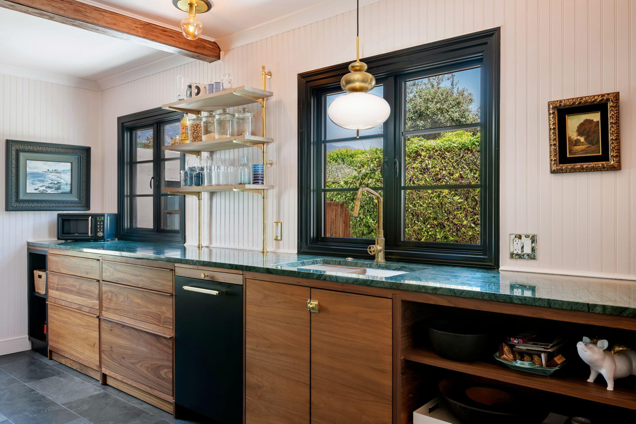 Santa Barbara, California 93105, United States, 4 Bedrooms Bedrooms, ,3 BathroomsBathrooms,Residential,Active,133176