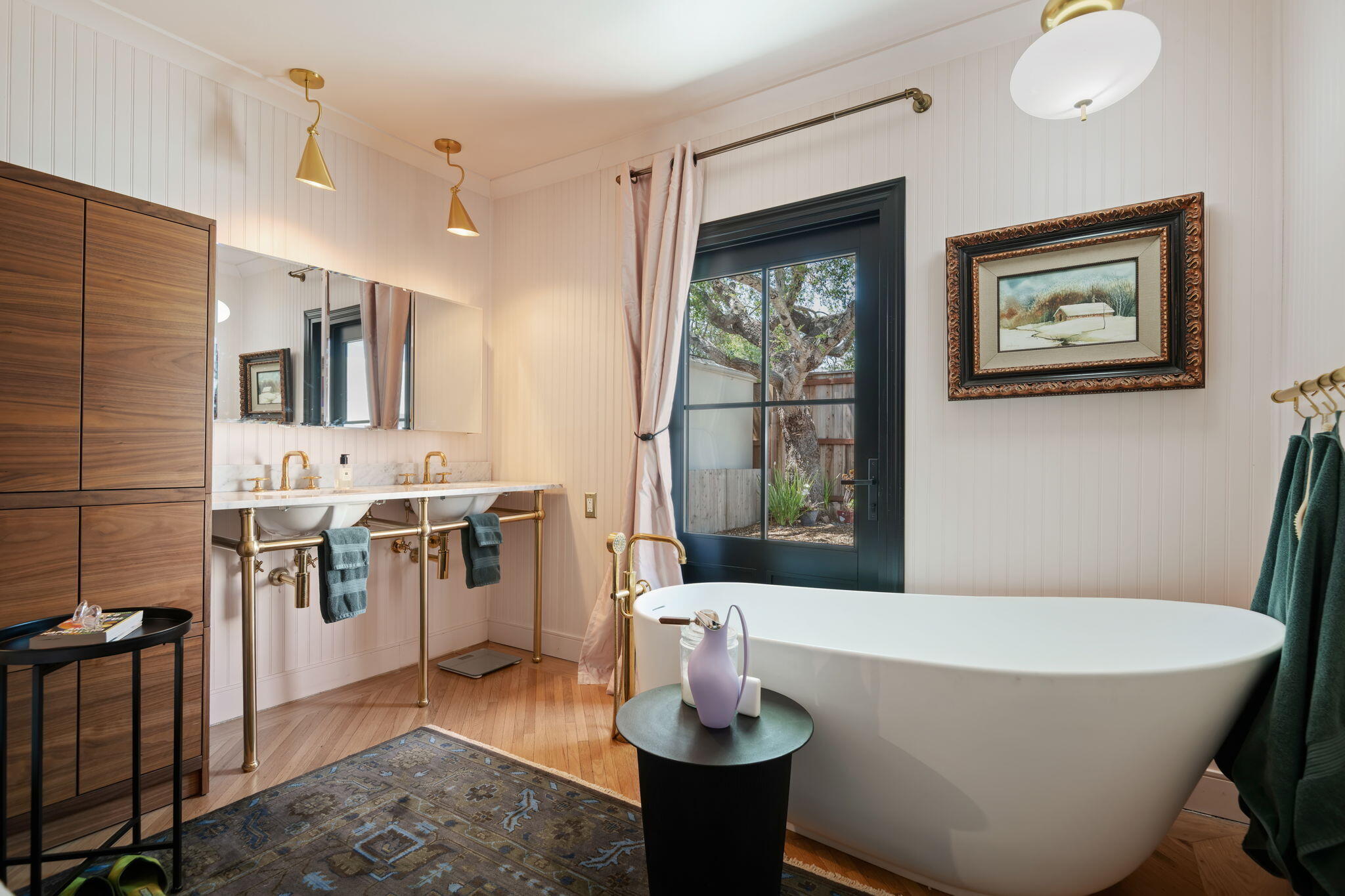 Santa Barbara, California 93105, United States, 4 Bedrooms Bedrooms, ,3 BathroomsBathrooms,Residential,Active,133176