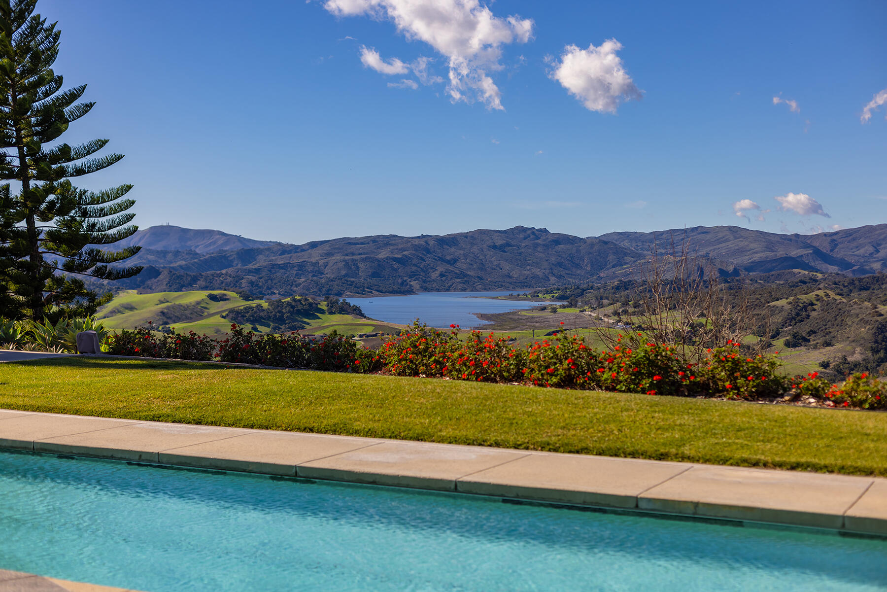 Oak View, California 93022, United States, 6 Bedrooms Bedrooms, ,6 BathroomsBathrooms,Residential,Active,89714