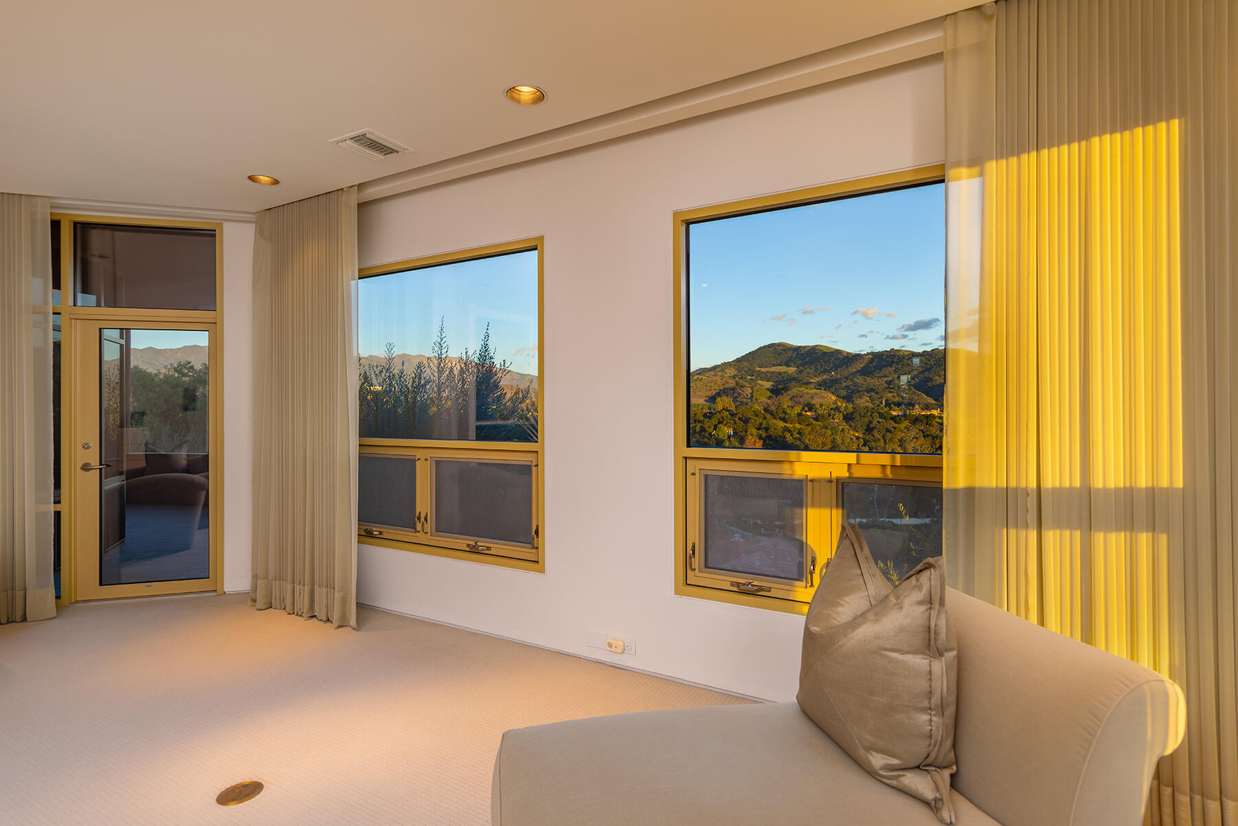 Oak View, California 93022, United States, 6 Bedrooms Bedrooms, ,6 BathroomsBathrooms,Residential,Active,89714