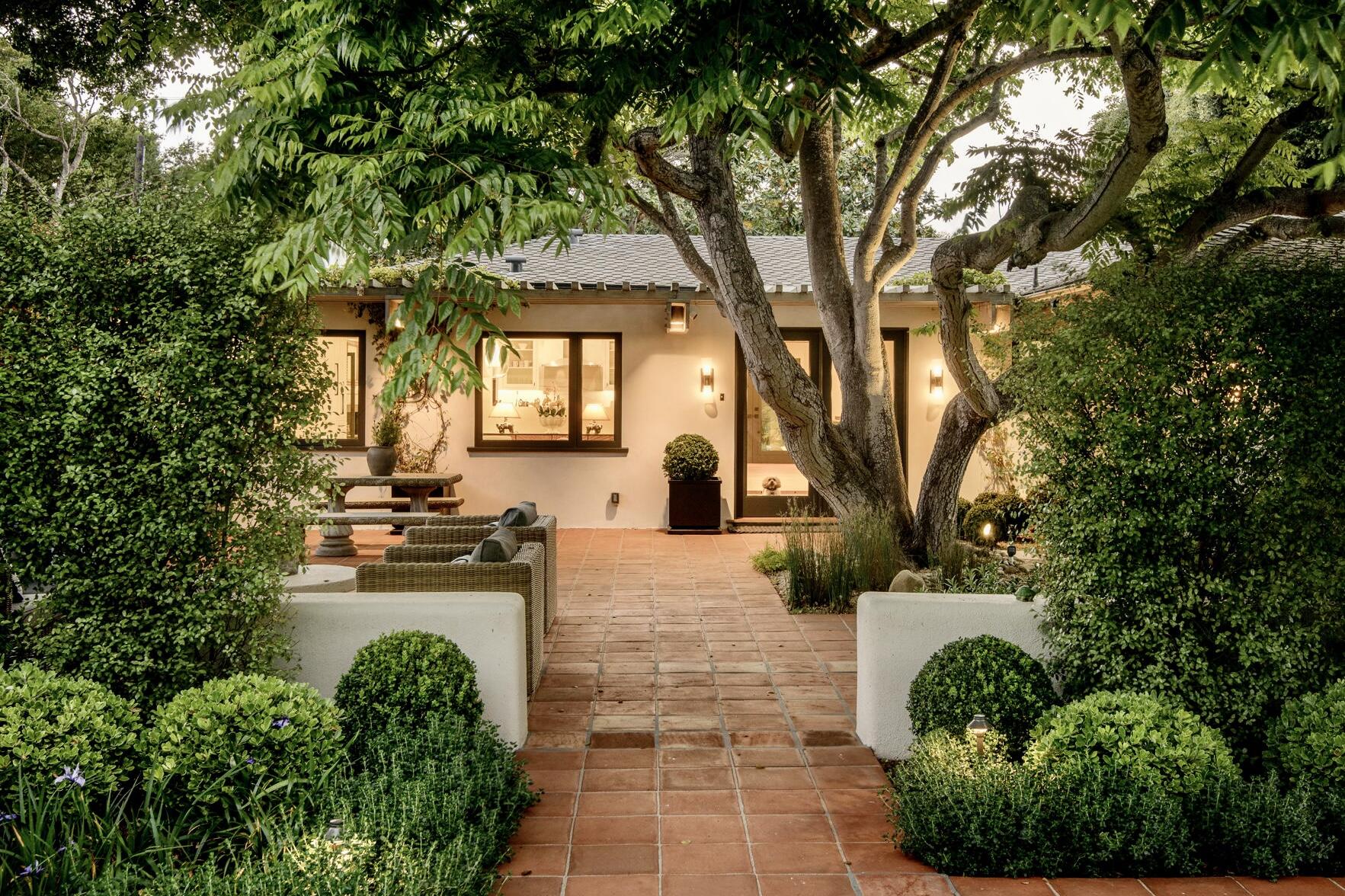 Montecito, California 93108, United States, 3 Bedrooms Bedrooms, ,3 BathroomsBathrooms,Residential,Pending,11425