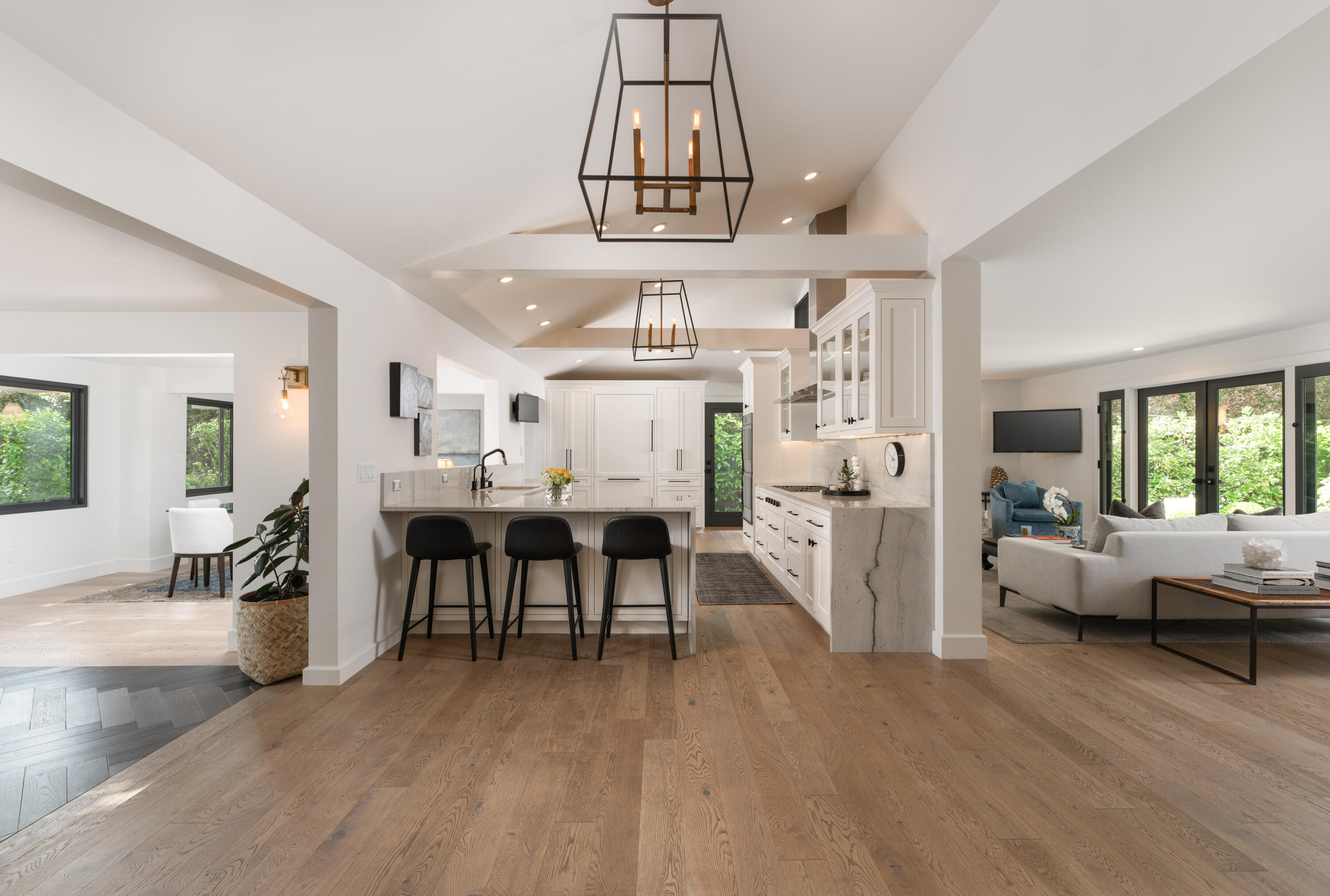 Montecito, California 93108, United States, 3 Bedrooms Bedrooms, ,3 BathroomsBathrooms,Residential,Pending,11425