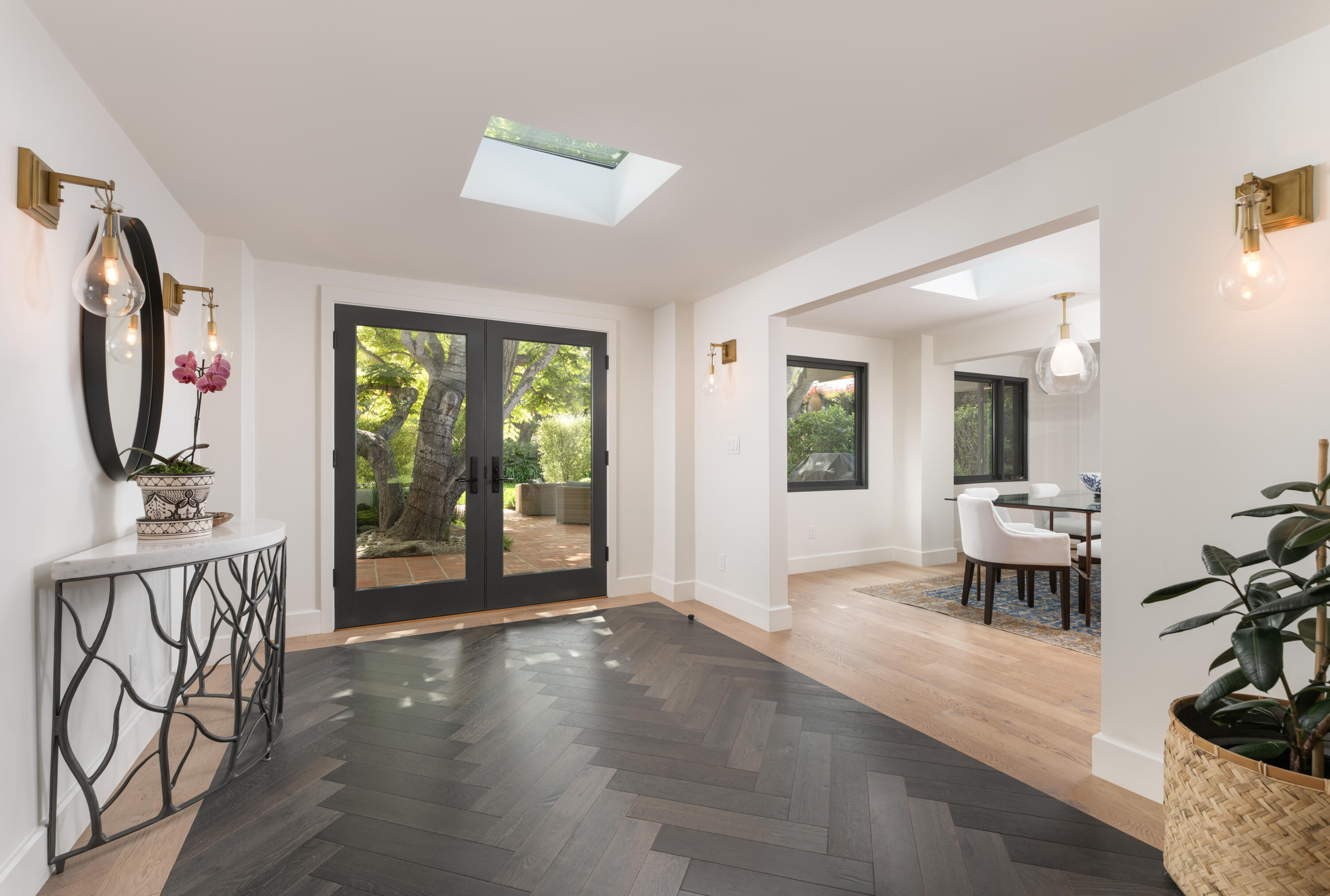 Montecito, California 93108, United States, 3 Bedrooms Bedrooms, ,3 BathroomsBathrooms,Residential,Pending,11425