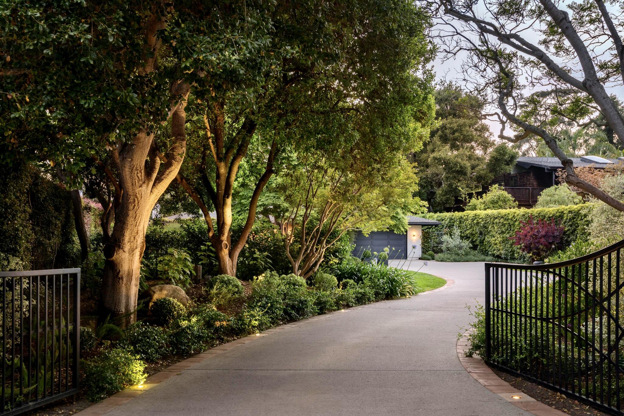 Montecito, California 93108, United States, 3 Bedrooms Bedrooms, ,3 BathroomsBathrooms,Residential,Pending,11425