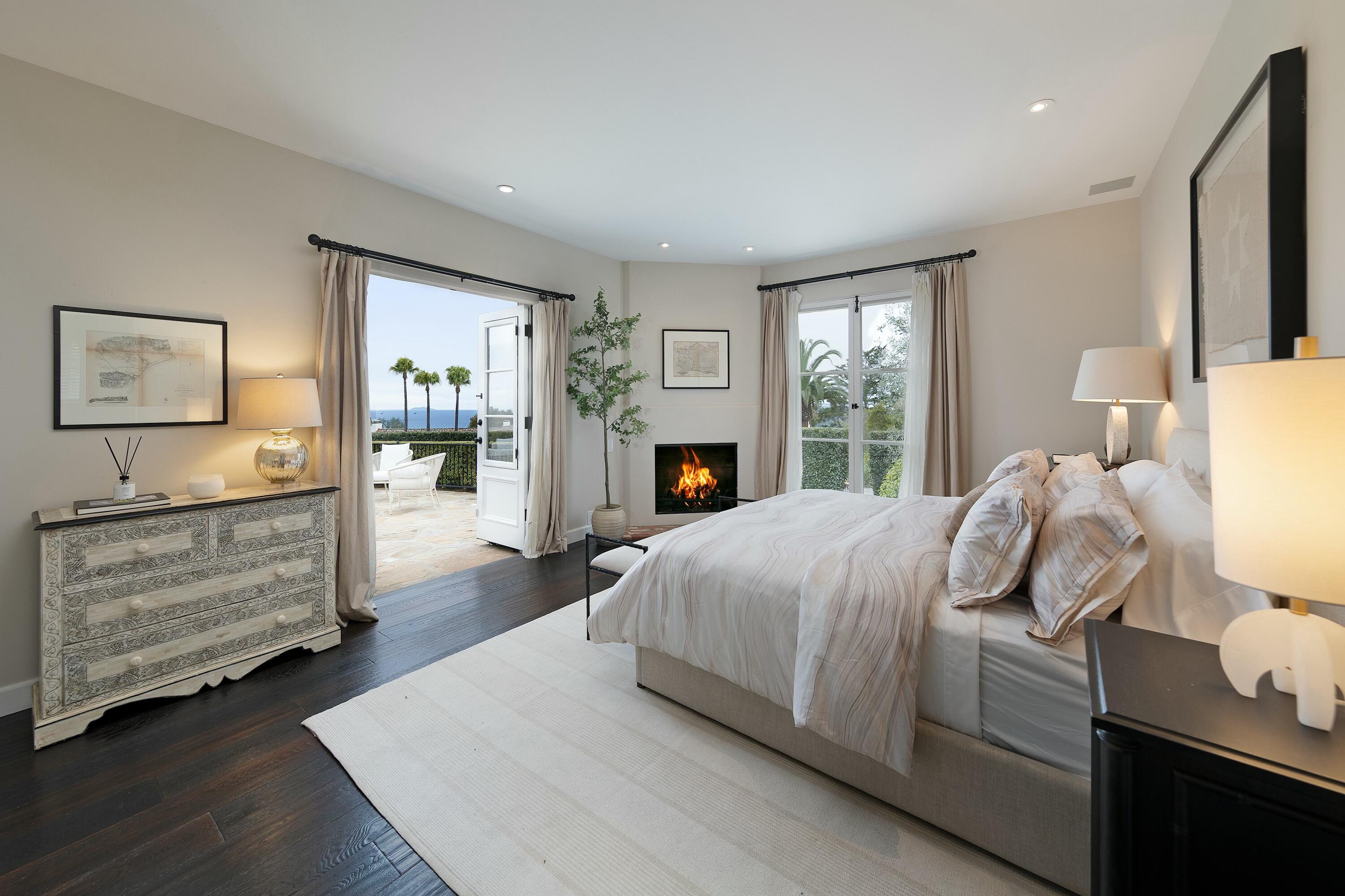 Santa Barbara, California 93103, United States, 4 Bedrooms Bedrooms, ,5 BathroomsBathrooms,Residential,Pending,87732