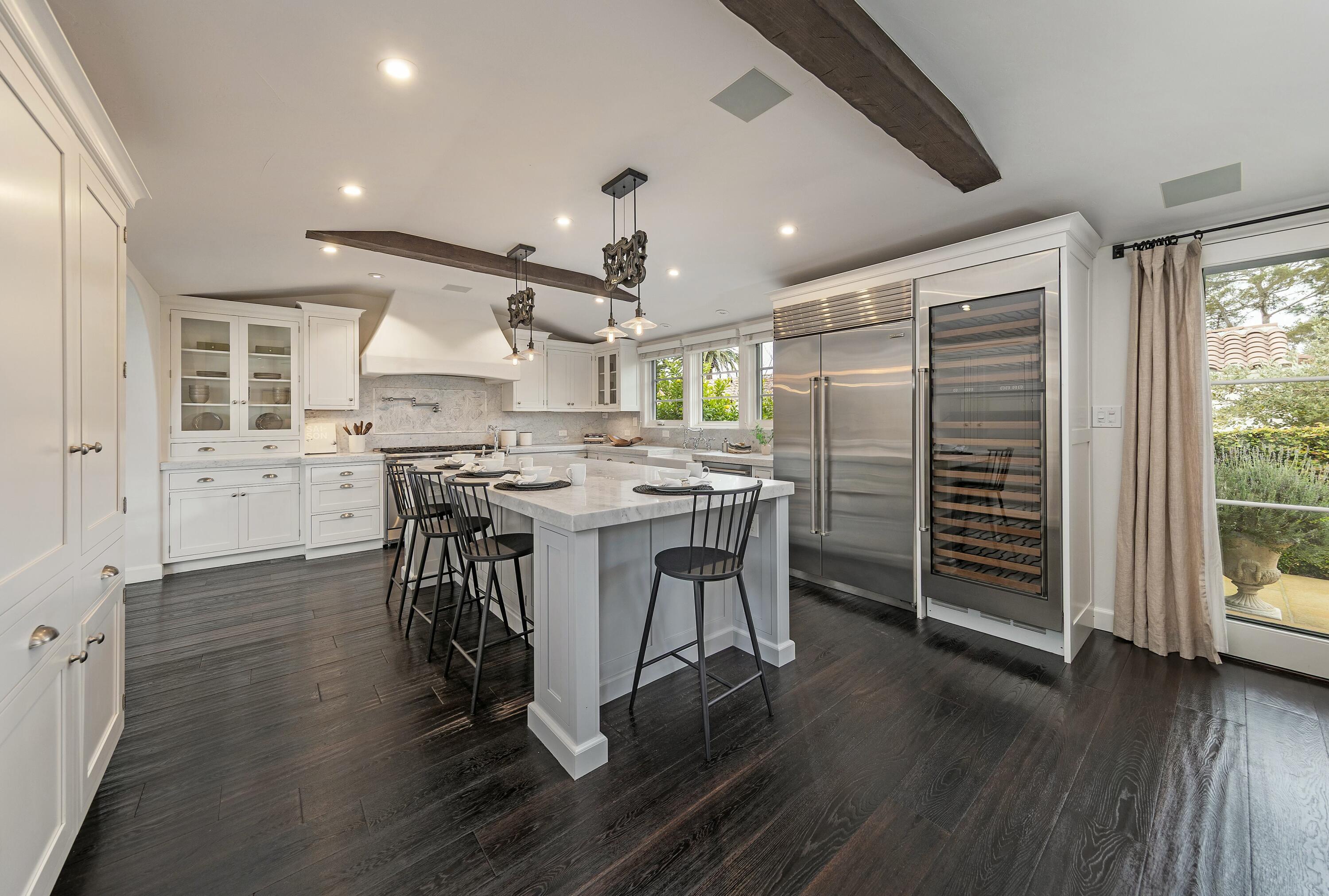 Santa Barbara, California 93103, United States, 4 Bedrooms Bedrooms, ,5 BathroomsBathrooms,Residential,Pending,87732