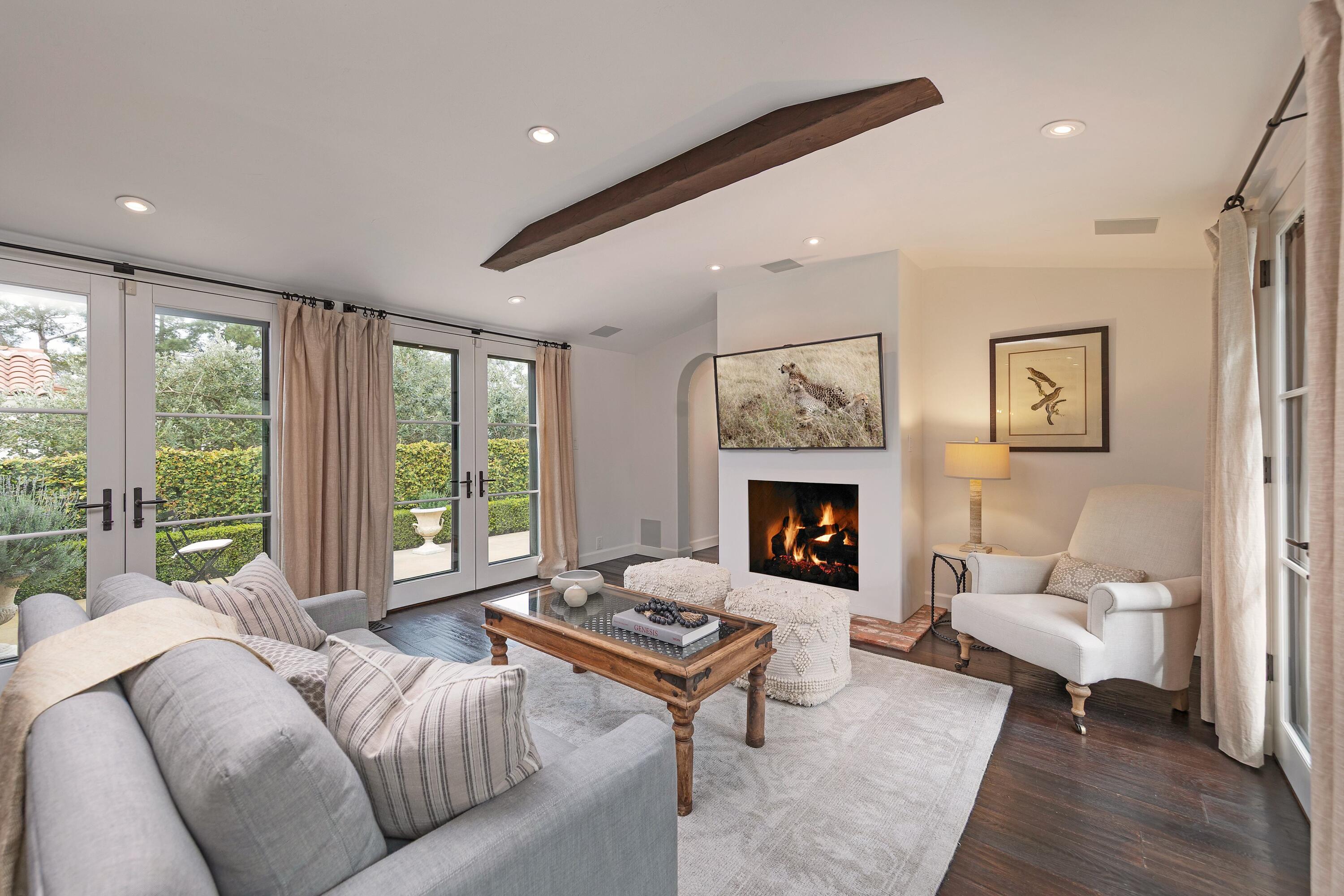 Santa Barbara, California 93103, United States, 4 Bedrooms Bedrooms, ,5 BathroomsBathrooms,Residential,Pending,87732