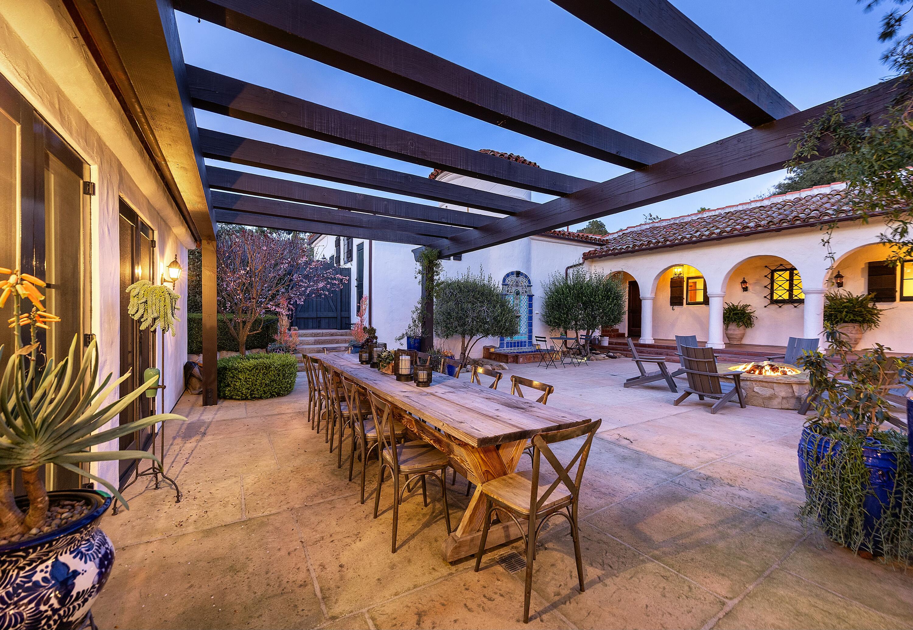 Santa Barbara, California 93103, United States, 4 Bedrooms Bedrooms, ,5 BathroomsBathrooms,Residential,Pending,87732